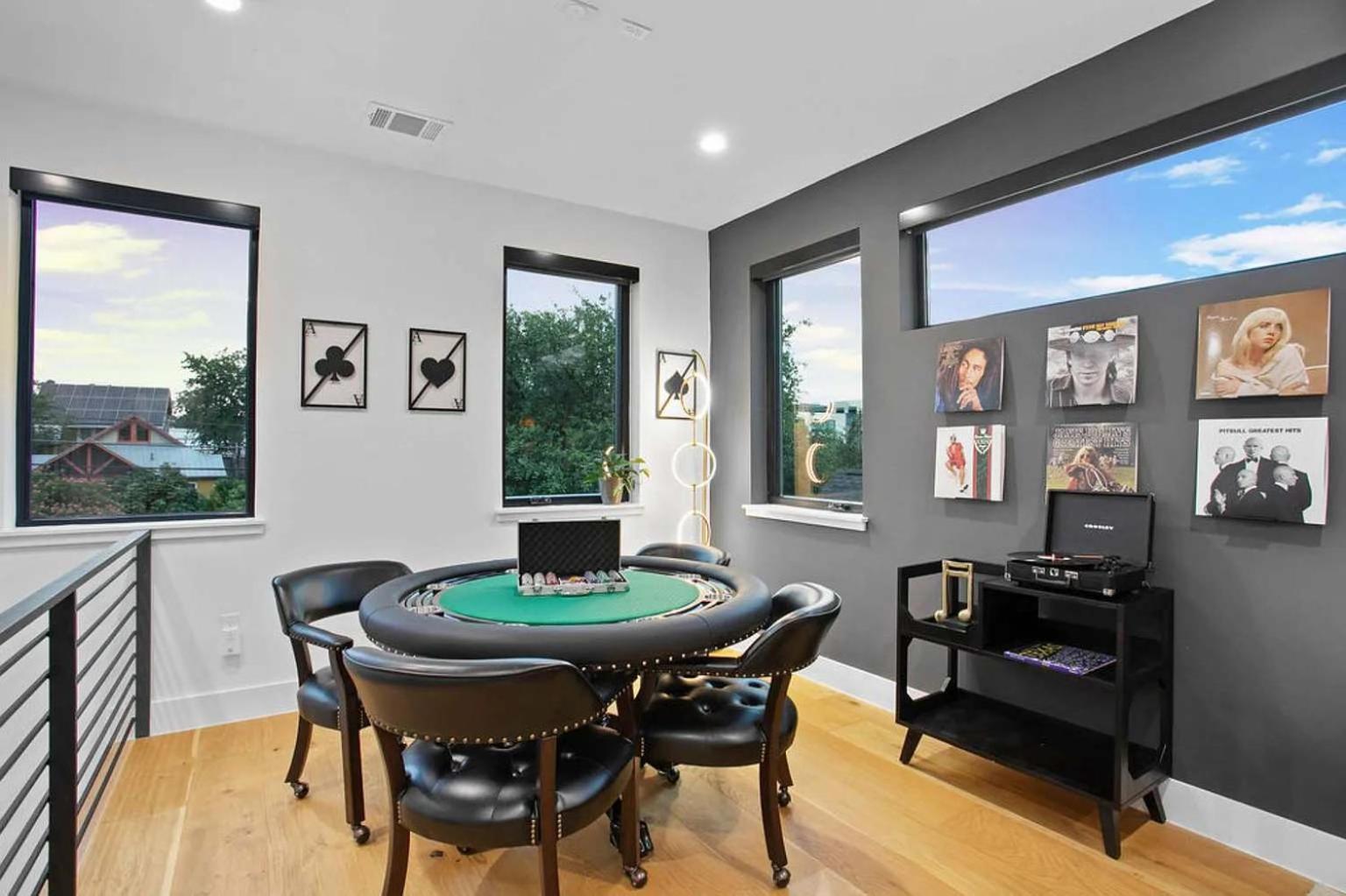 South Lamar Luxe Creekside Retreat with POOL
