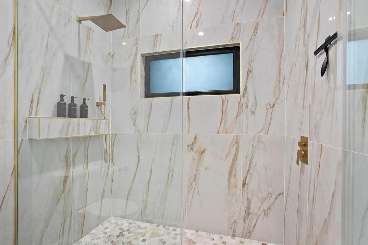 South Lamar Luxe Creekside Retreat with POOL