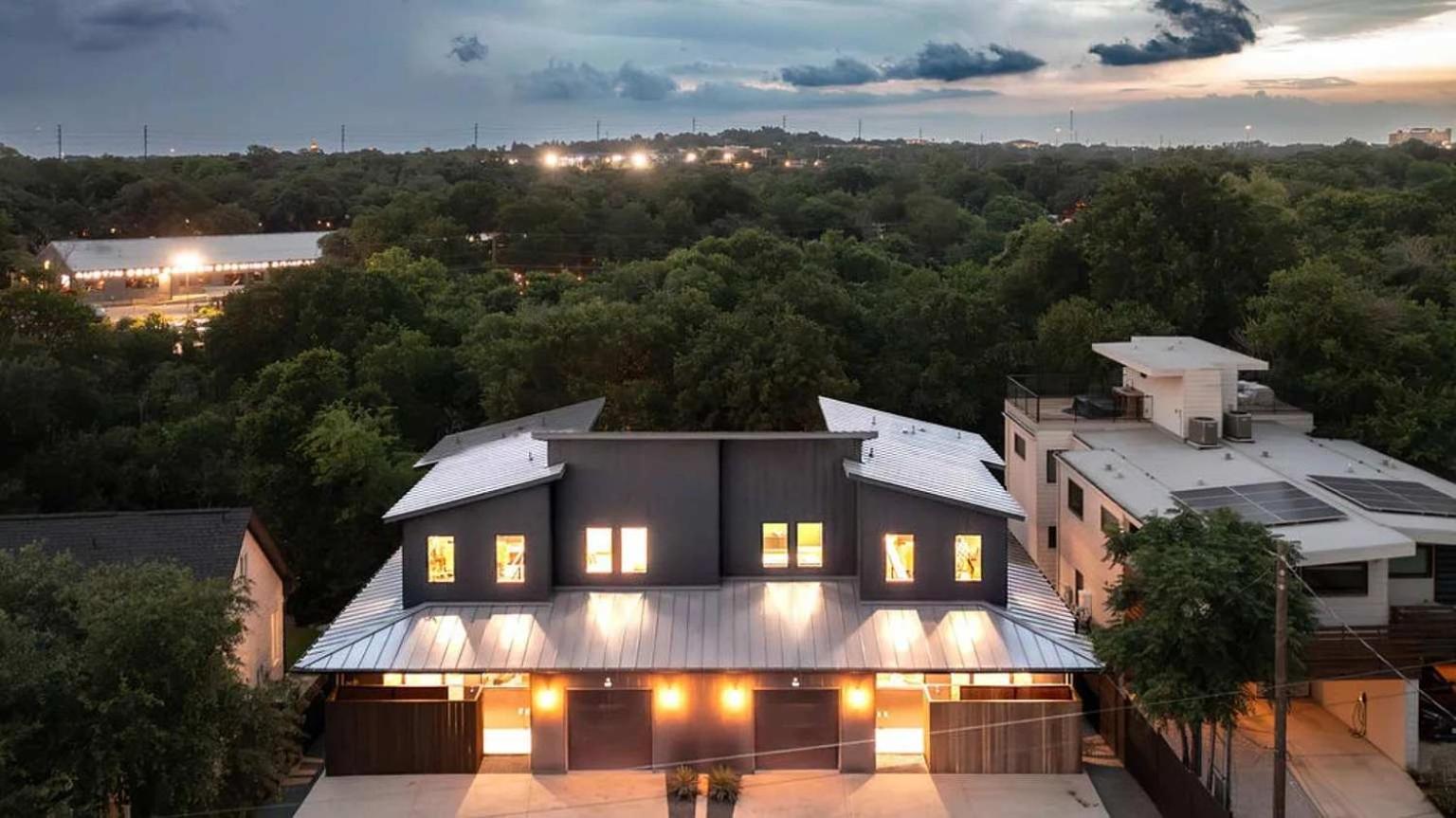 South Lamar Luxe Creekside Retreat with POOL