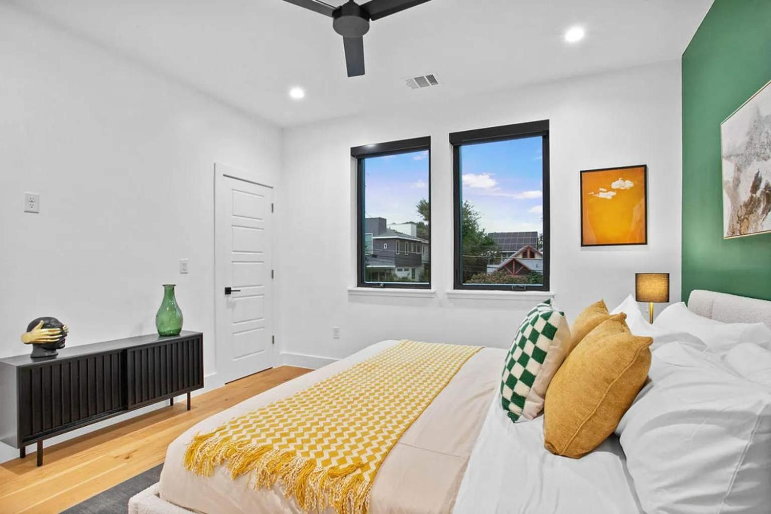 South Lamar Luxe Creekside Retreat with POOL