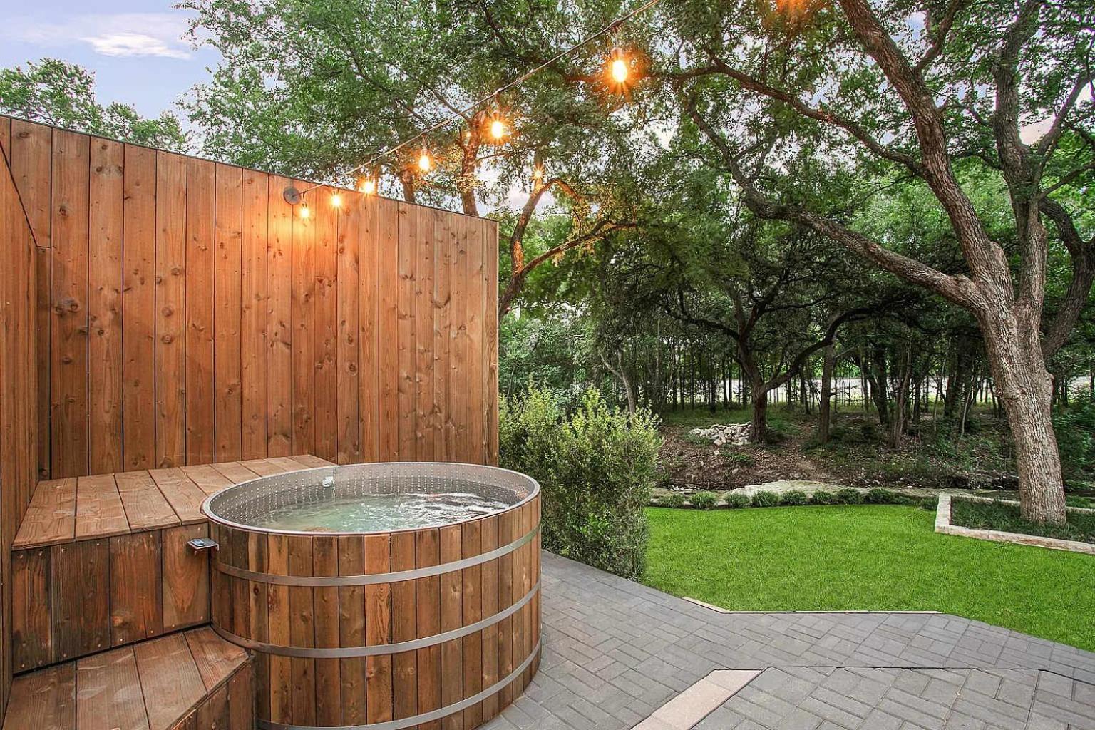 South Lamar Luxe Creekside Retreat with POOL