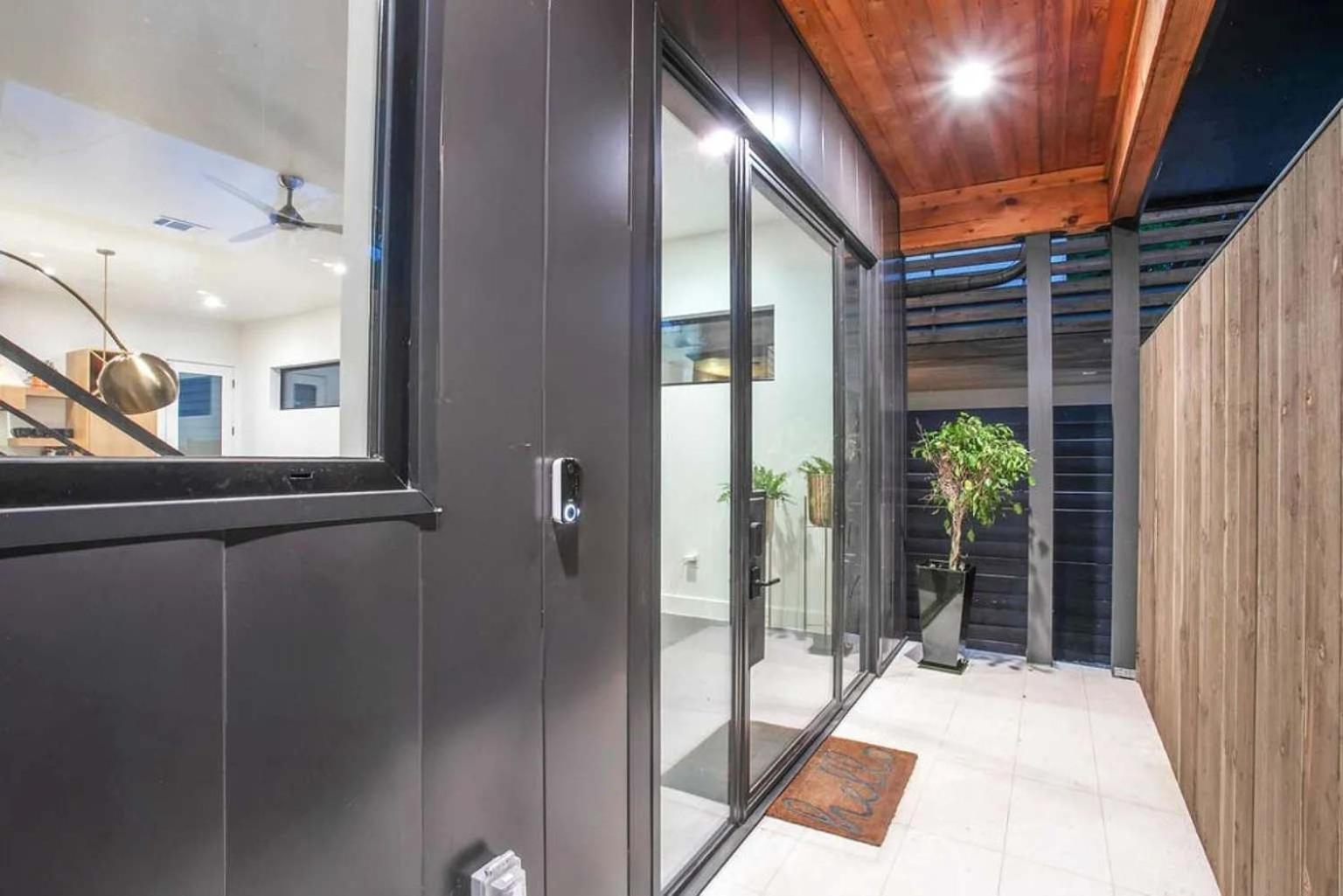 South Lamar Luxe Creekside Retreat with POOL