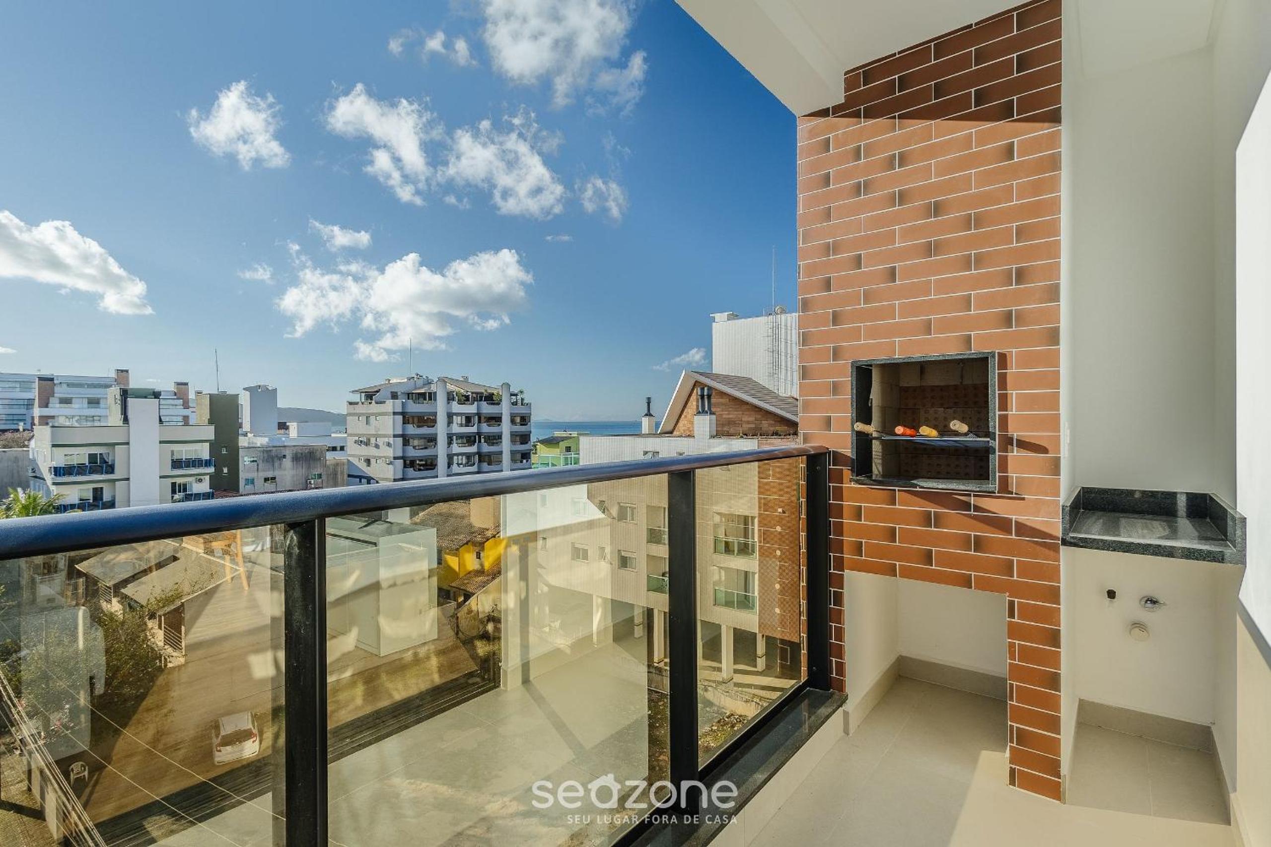 Apartments in a building with a pool 180m from the Beach in Bombinhas - SFRs