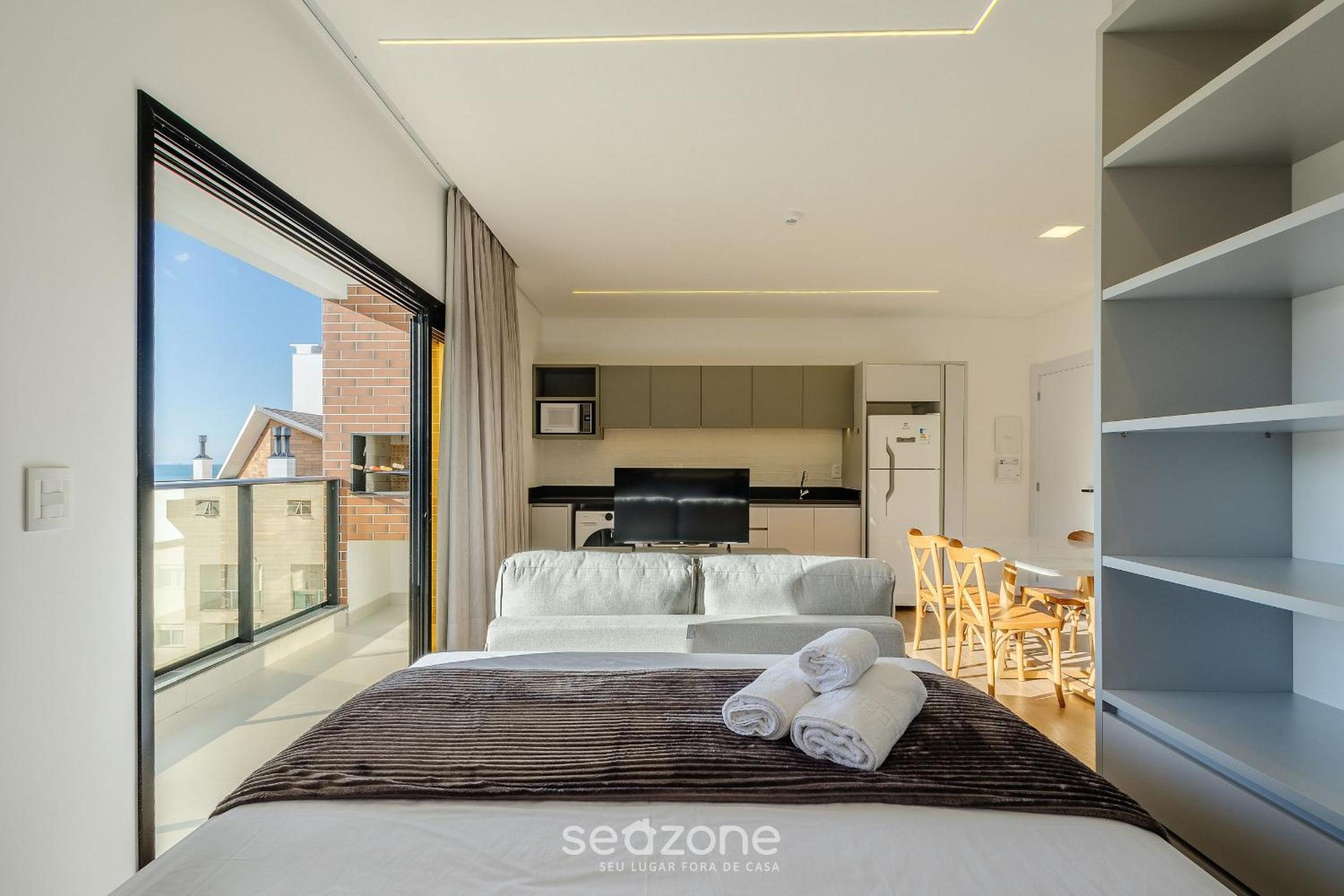 Apartments in a building with a pool 180m from the Beach in Bombinhas - SFRs
