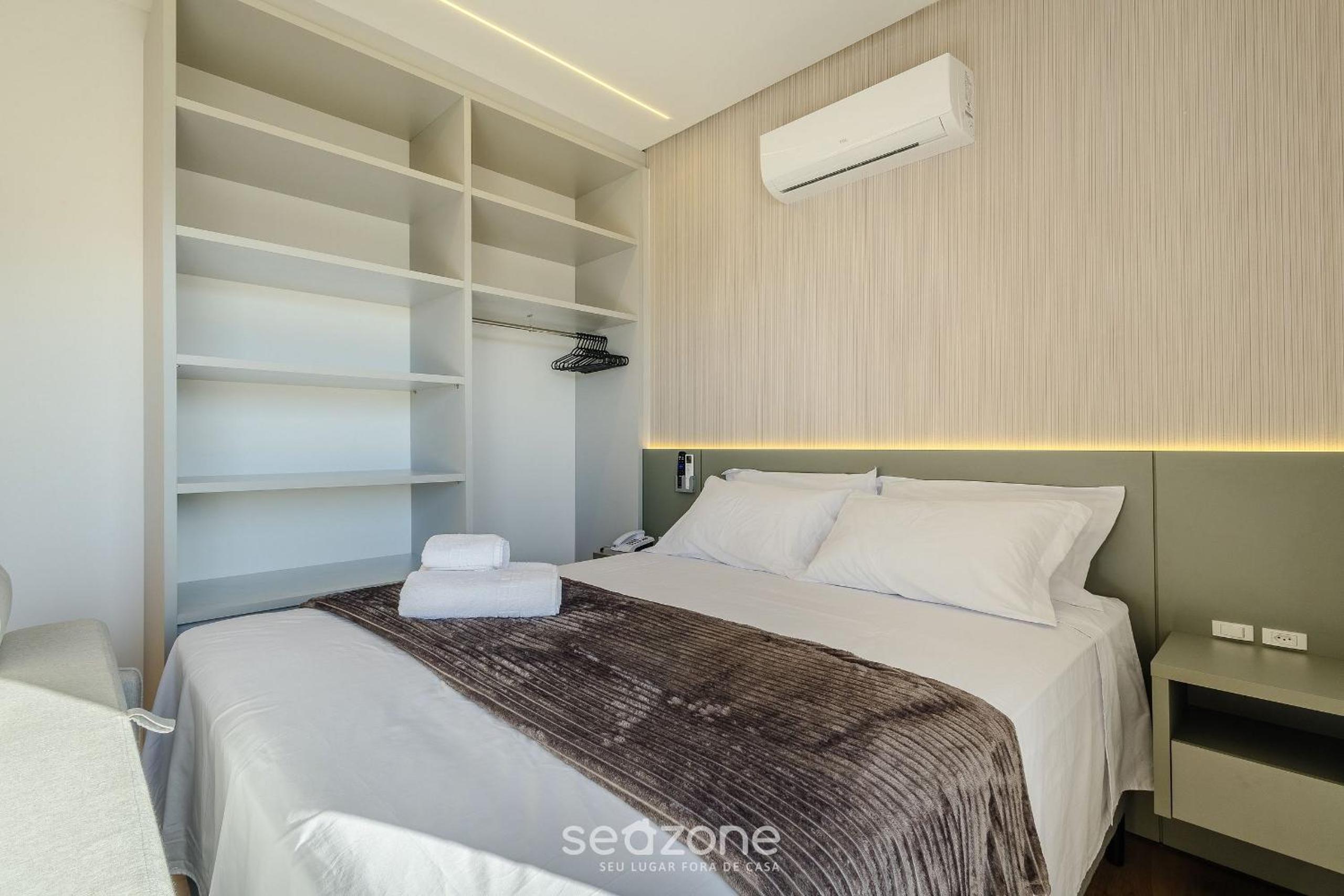 Apartments in a building with a pool 180m from the Beach in Bombinhas - SFRs
