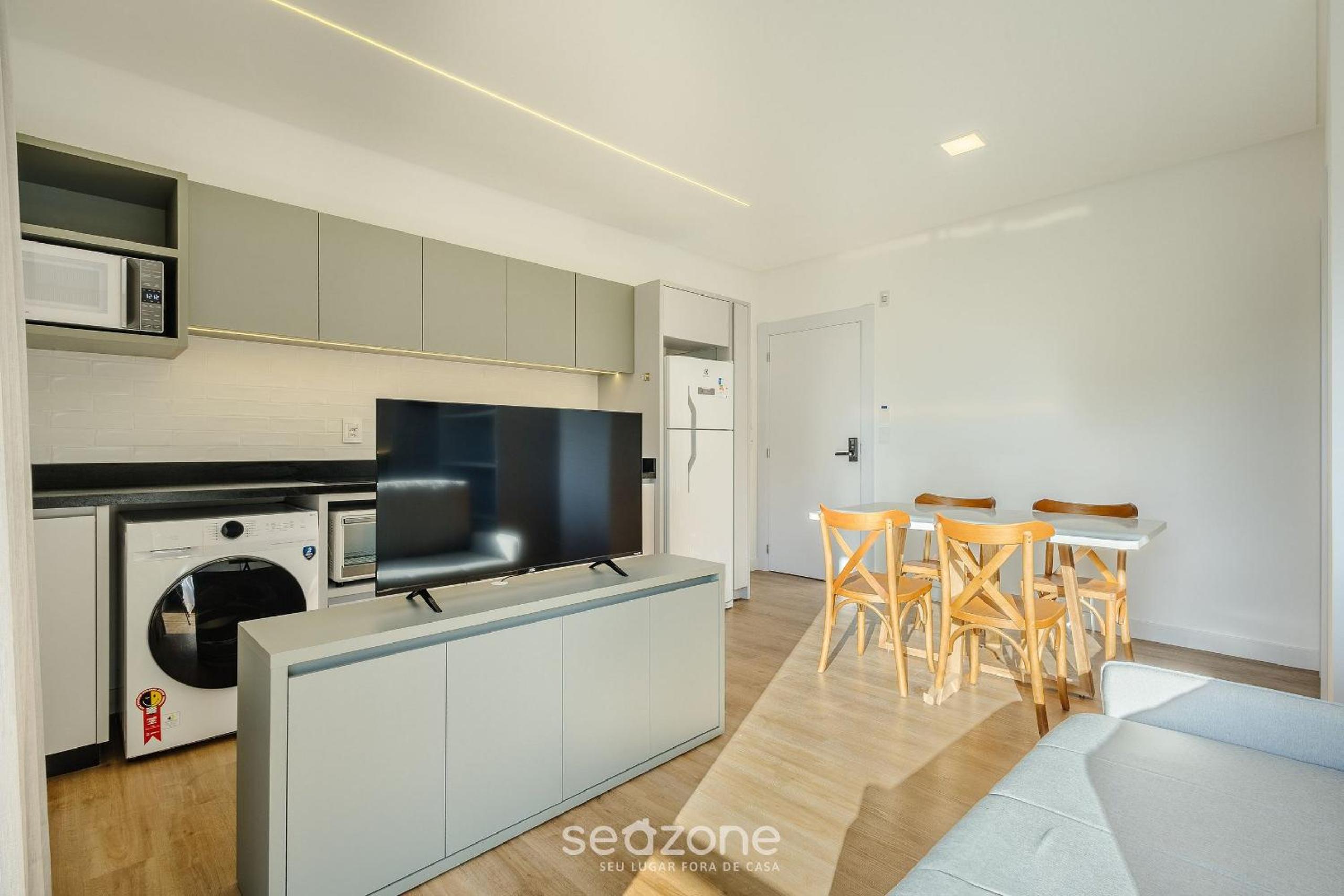 Apartments in a building with a pool 180m from the Beach in Bombinhas - SFRs