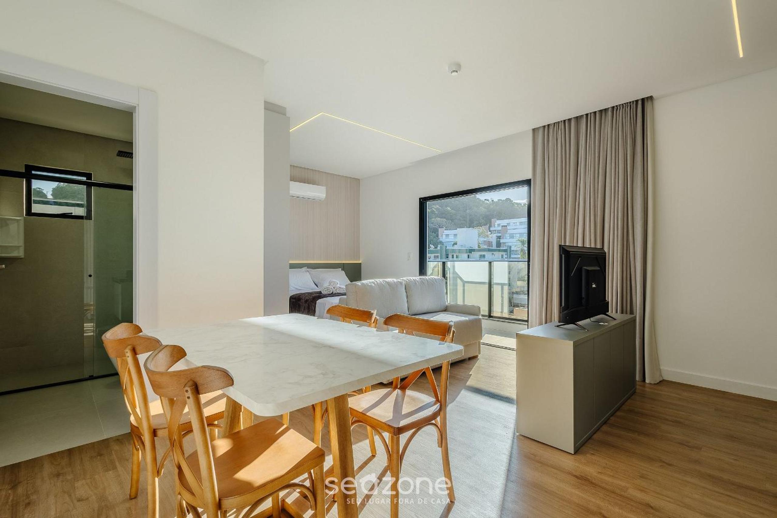 Apartments in a building with a pool 180m from the Beach in Bombinhas - SFRs