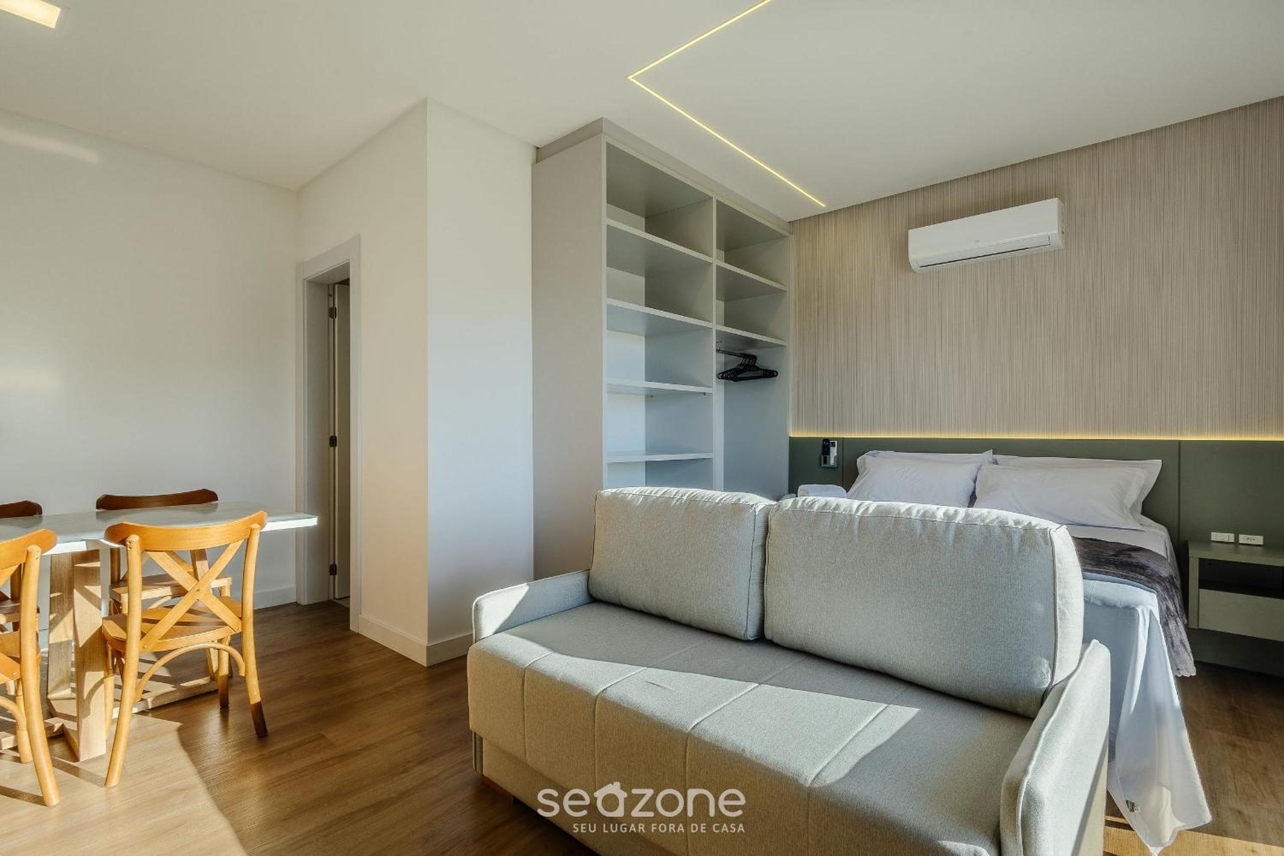 Apartments in a building with a pool 180m from the Beach in Bombinhas - SFRs