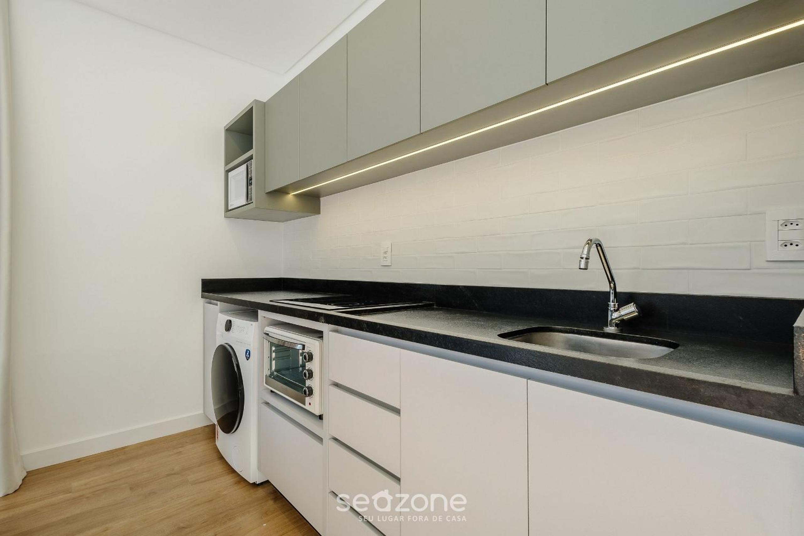 Apartments in a building with a pool 180m from the Beach in Bombinhas - SFRs