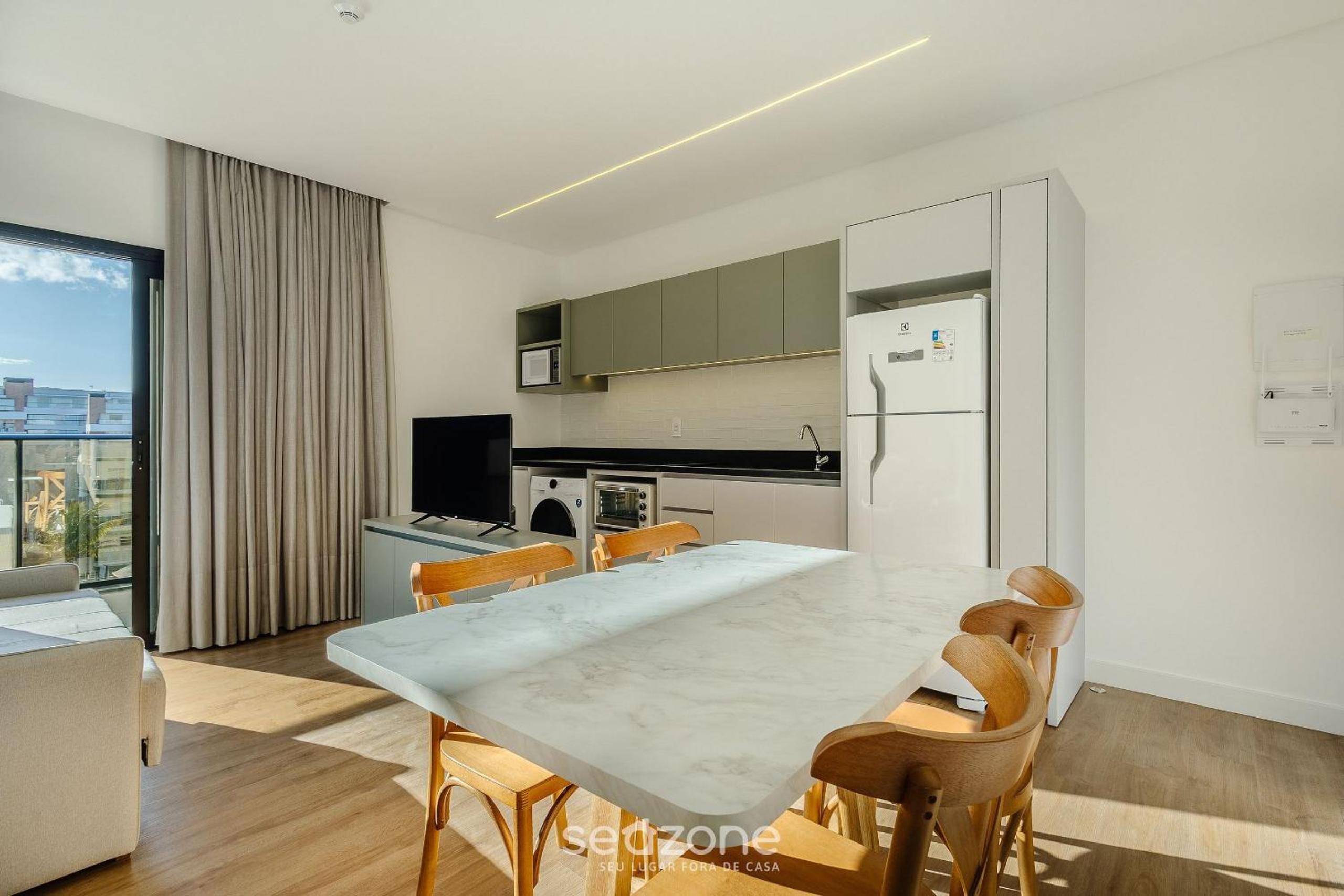 Apartments in a building with a pool 180m from the Beach in Bombinhas - SFRs