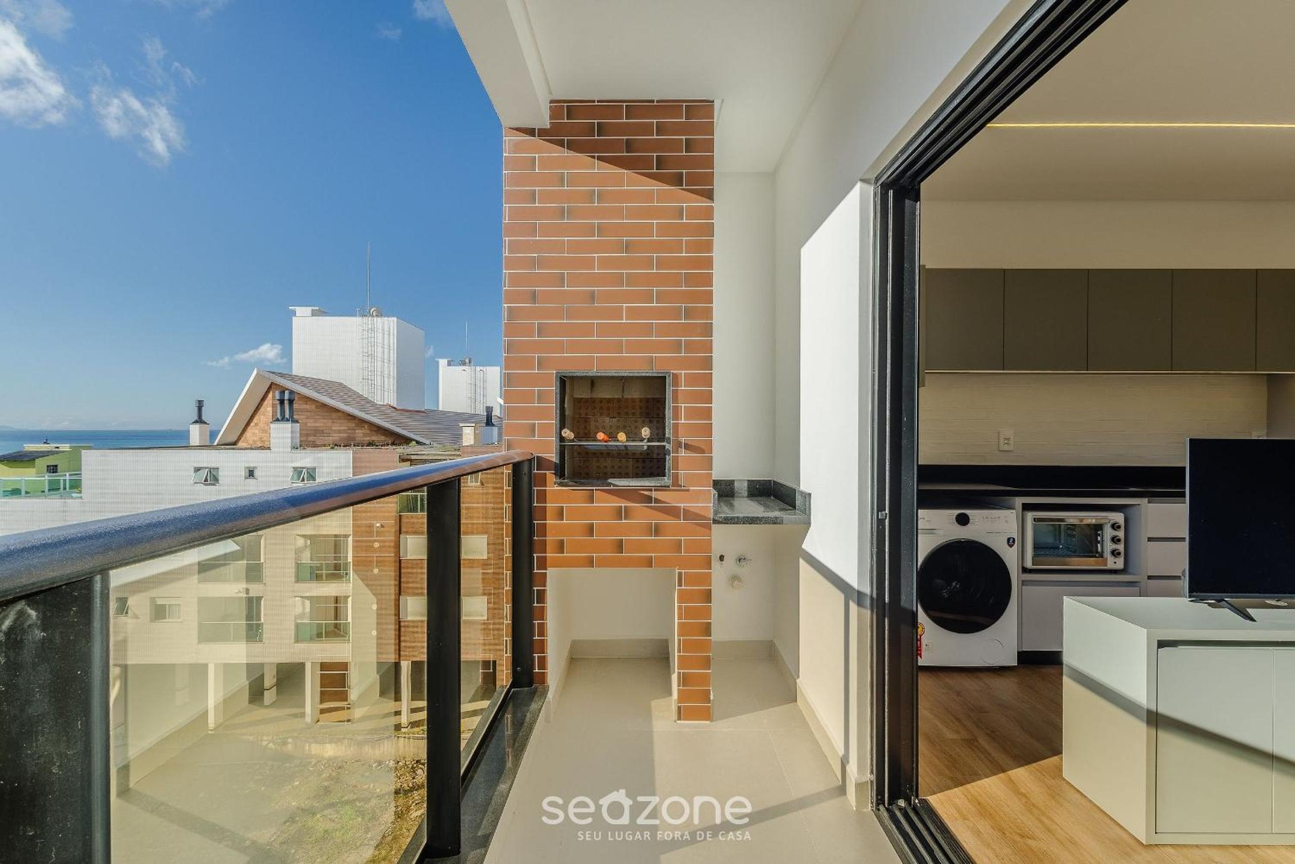 Apartments in a building with a pool 180m from the Beach in Bombinhas - SFRs