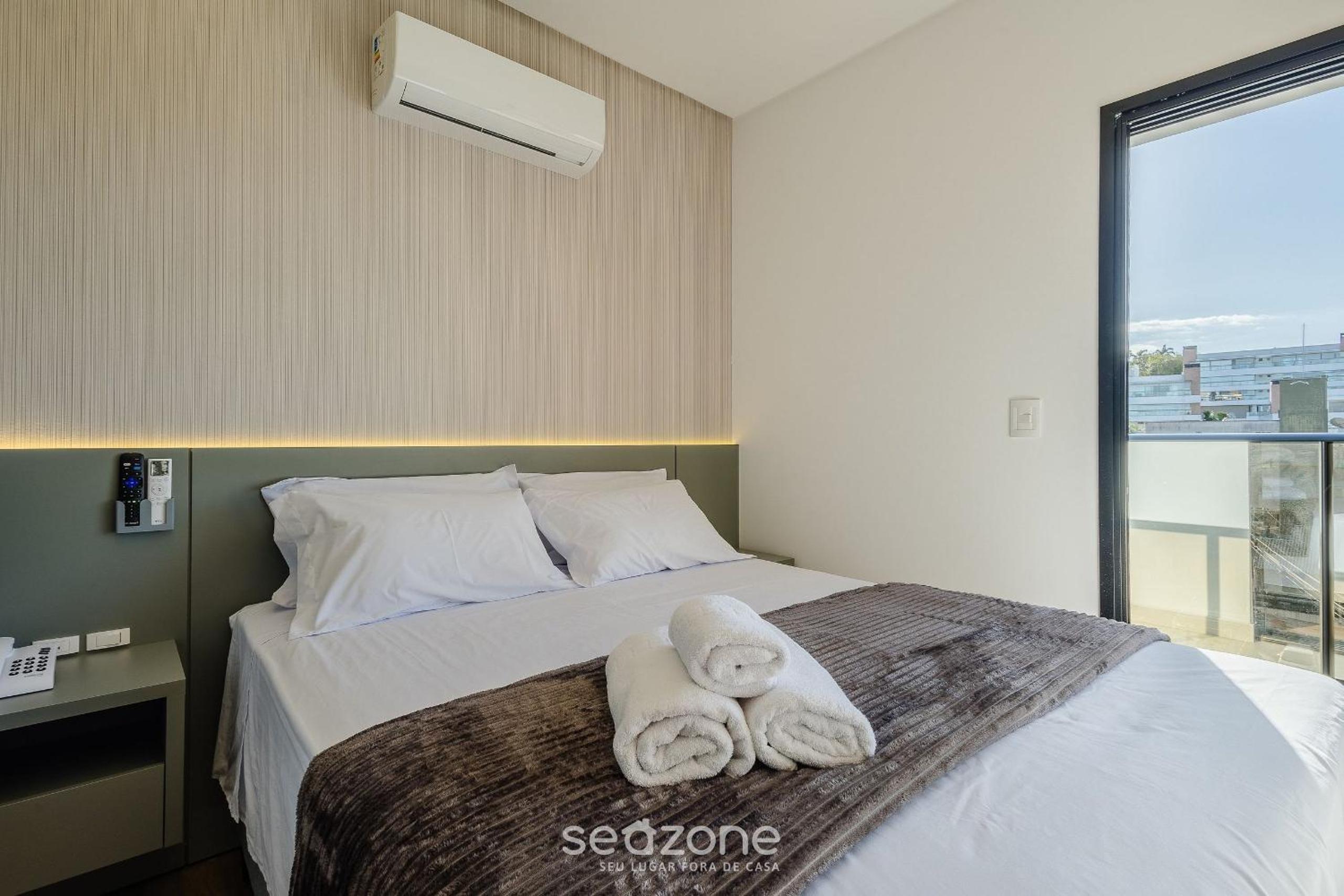 Apartments in a building with a pool 180m from the Beach in Bombinhas - SFRs