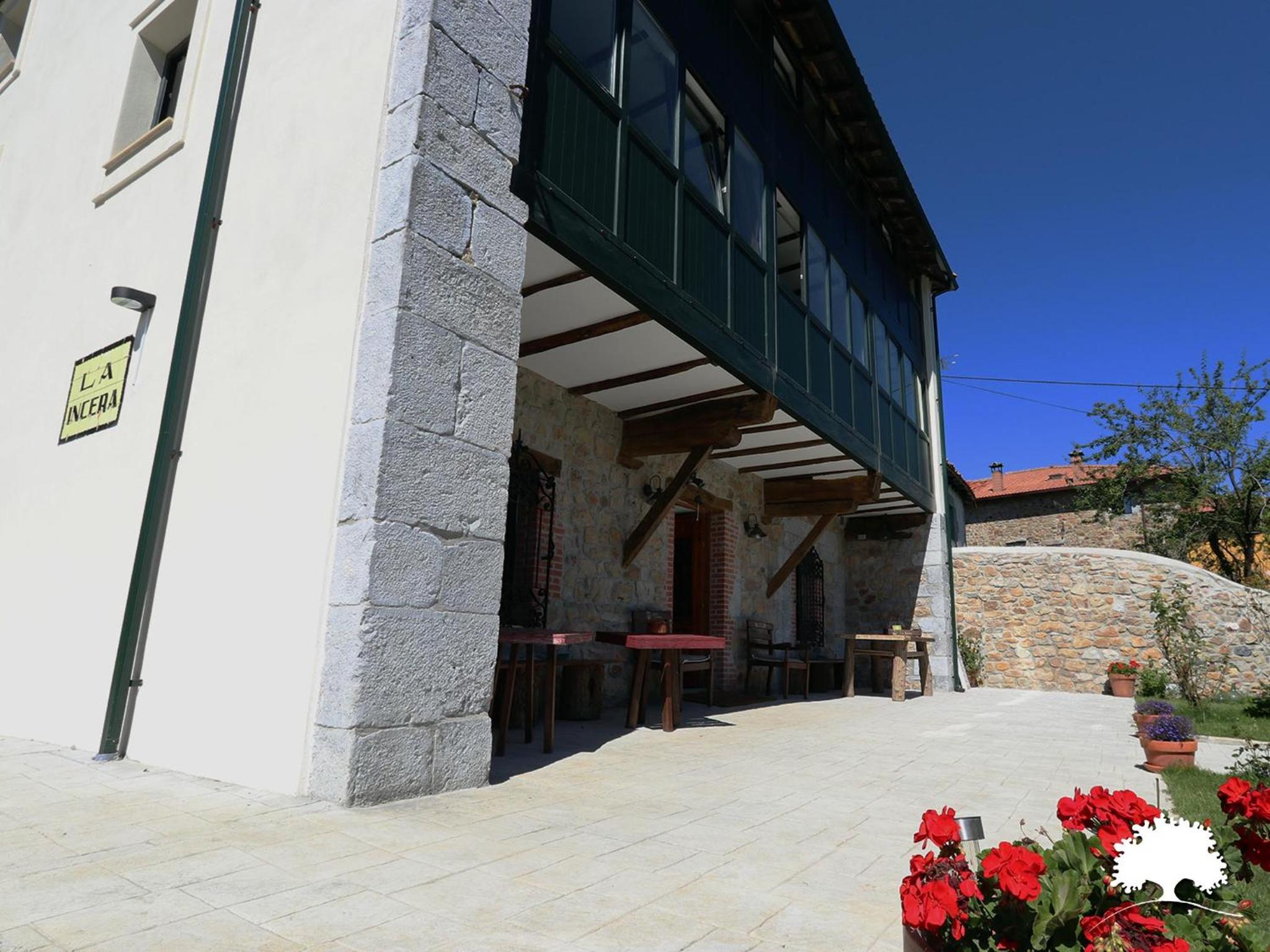 Albergue La Incera view 3