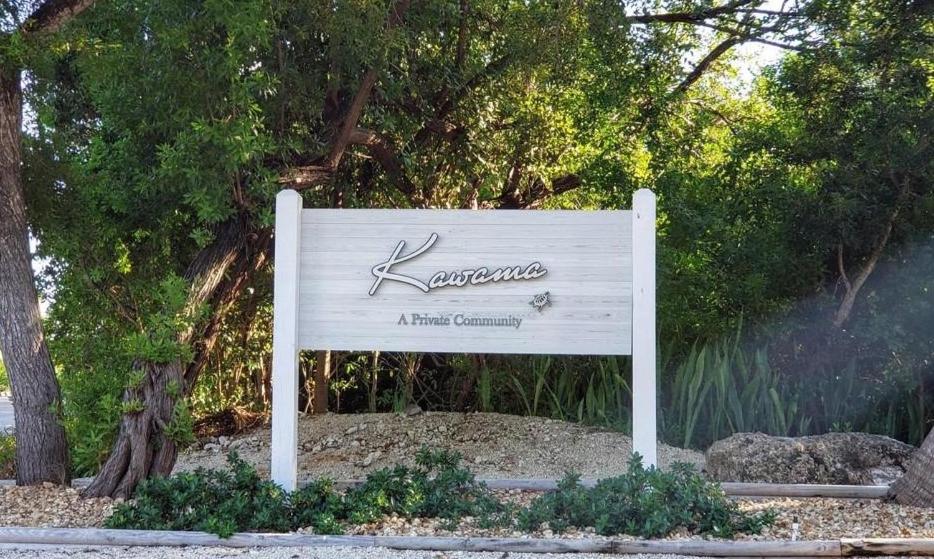 New Lagoon-front townhouse with Marina Day Dreams Key Largo
