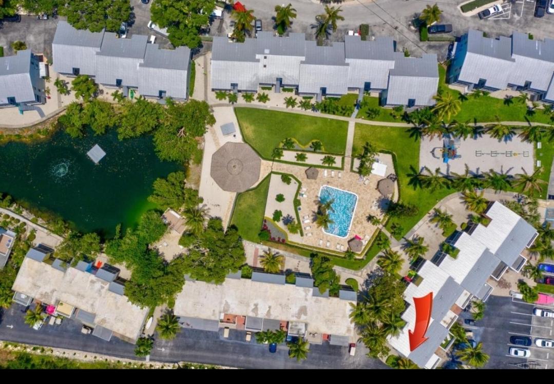 New Lagoon-front townhouse with Marina Day Dreams Key Largo