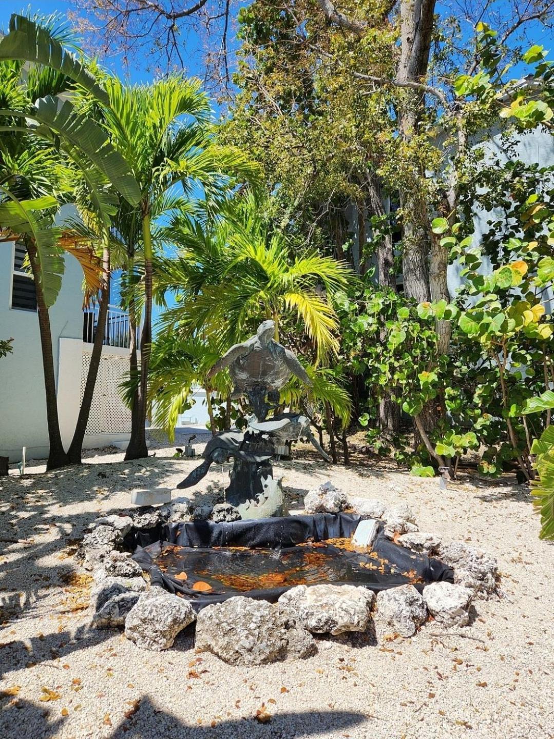 New Lagoon-front townhouse with Marina Day Dreams Key Largo