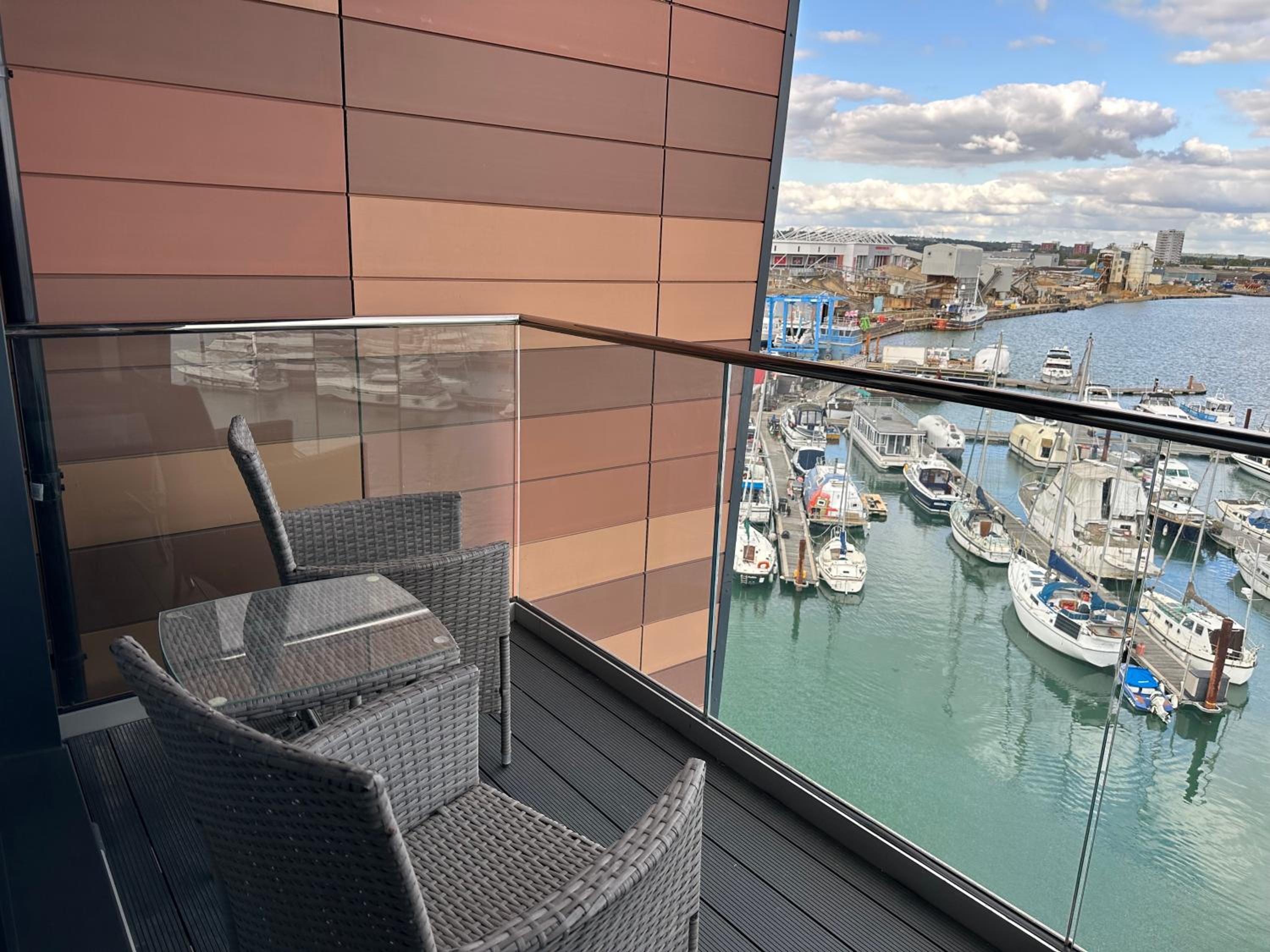 Waterfront - long stay apartment
