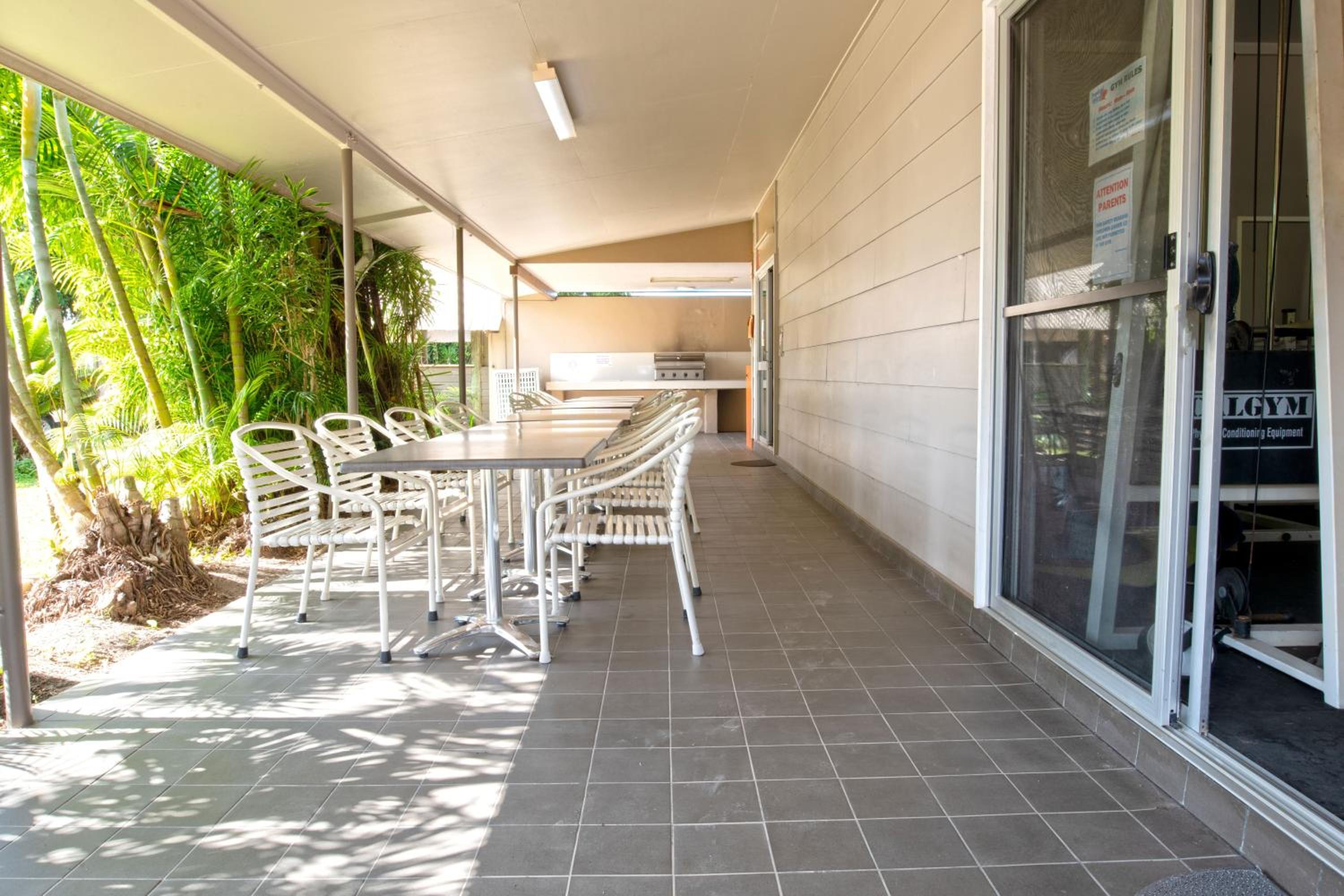 Tropical Hibiscus Caravan Park