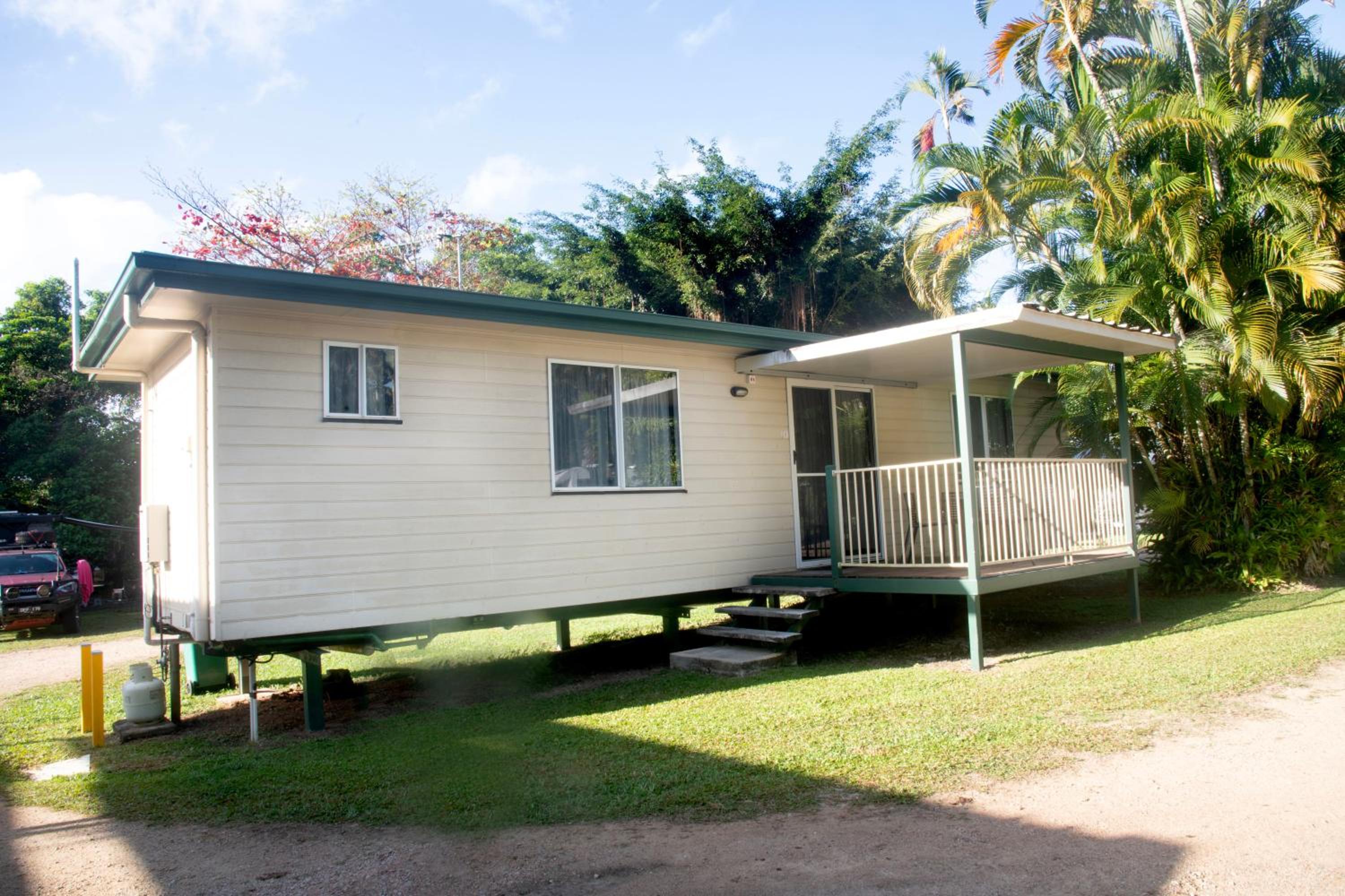 Tropical Hibiscus Caravan Park