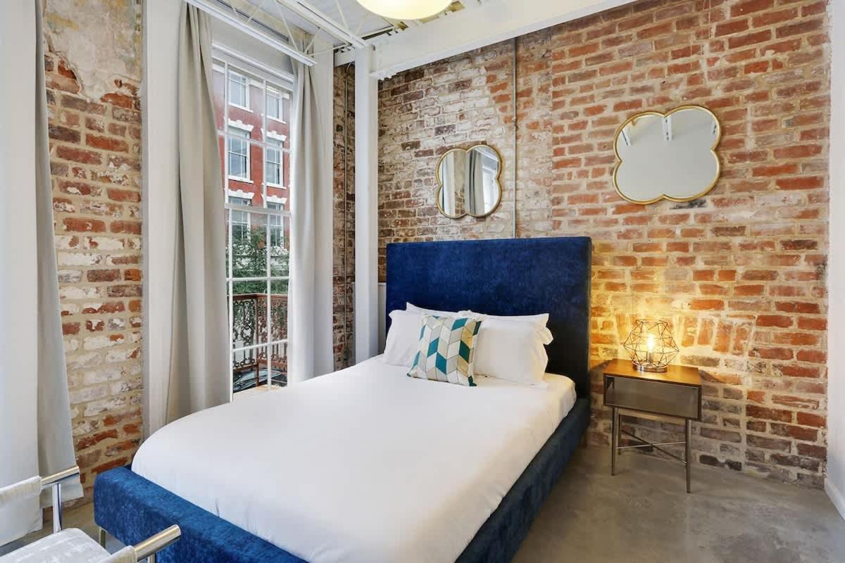 Modern One Bedroom with Balcony