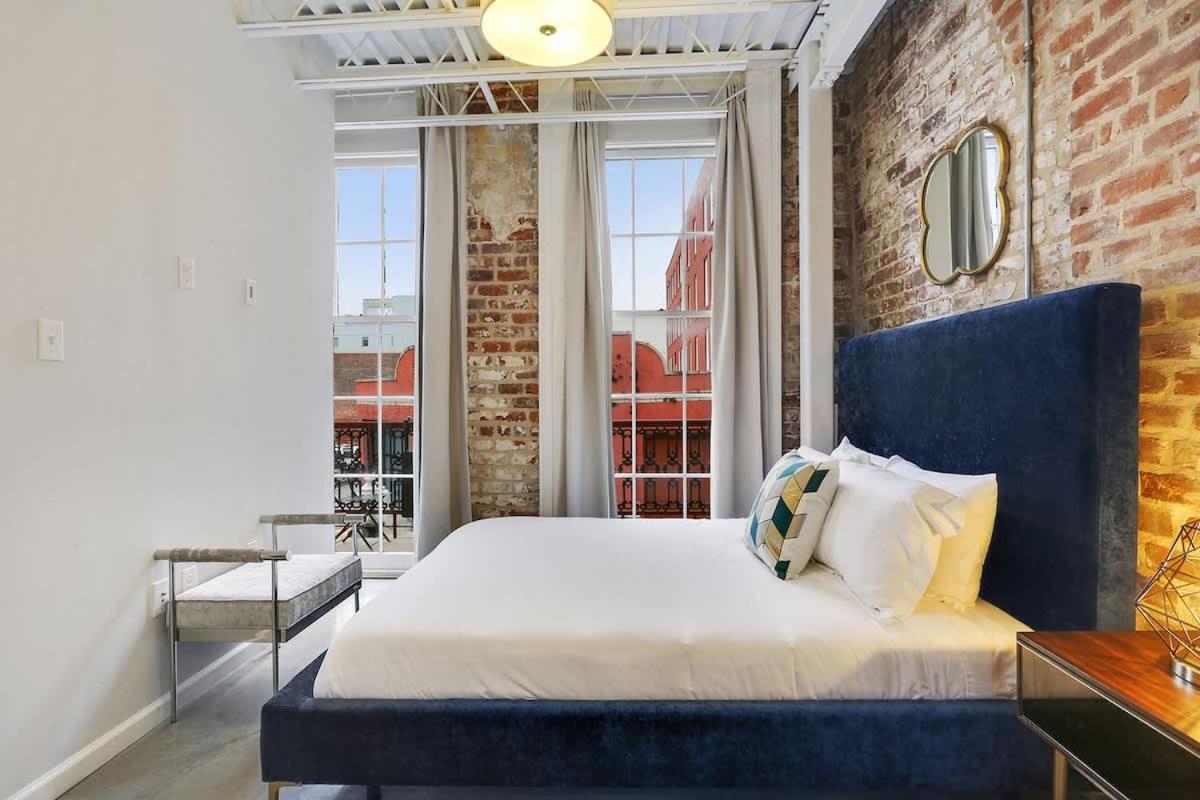 Modern One Bedroom with Balcony
