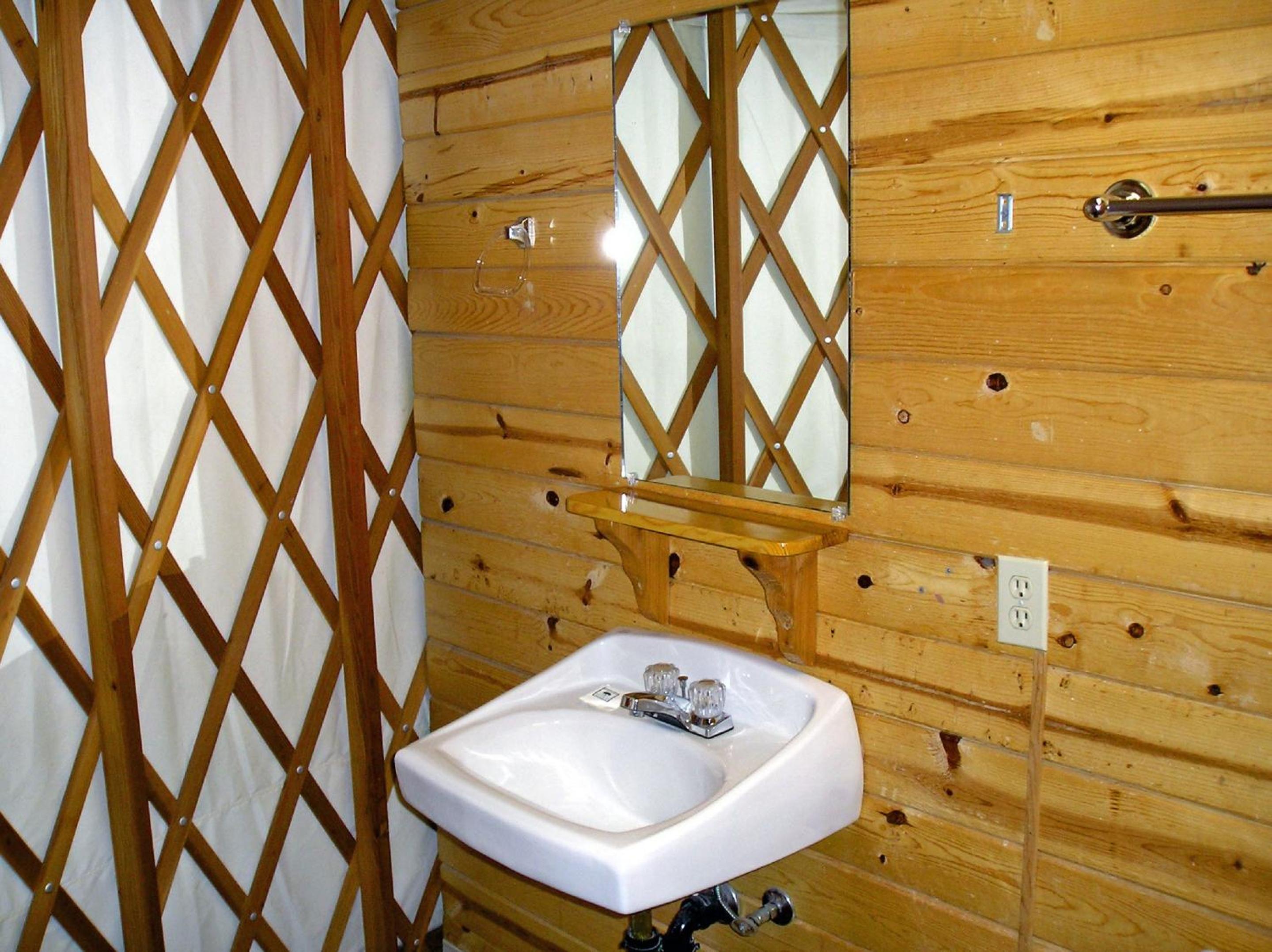 Yosemite Lakes Wheelchair Accessible Meadow Yurt 16