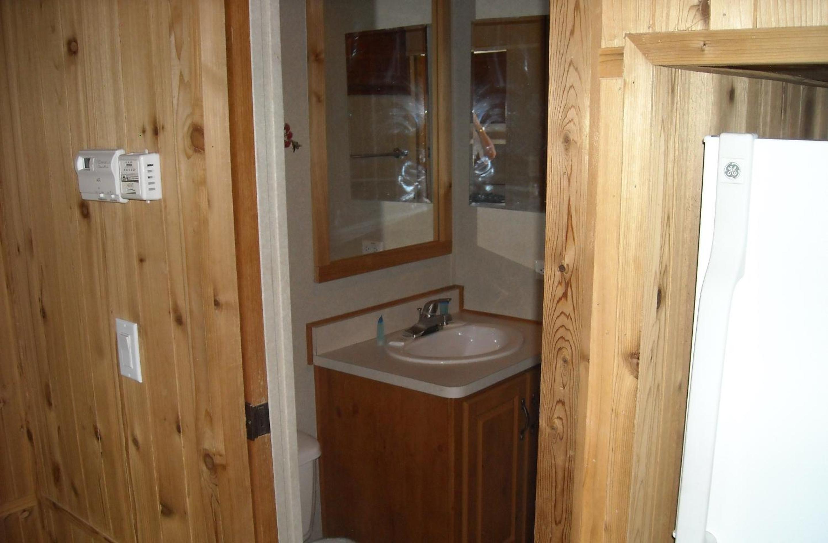 Yosemite Lakes Wheelchair Accessible Cabin 46