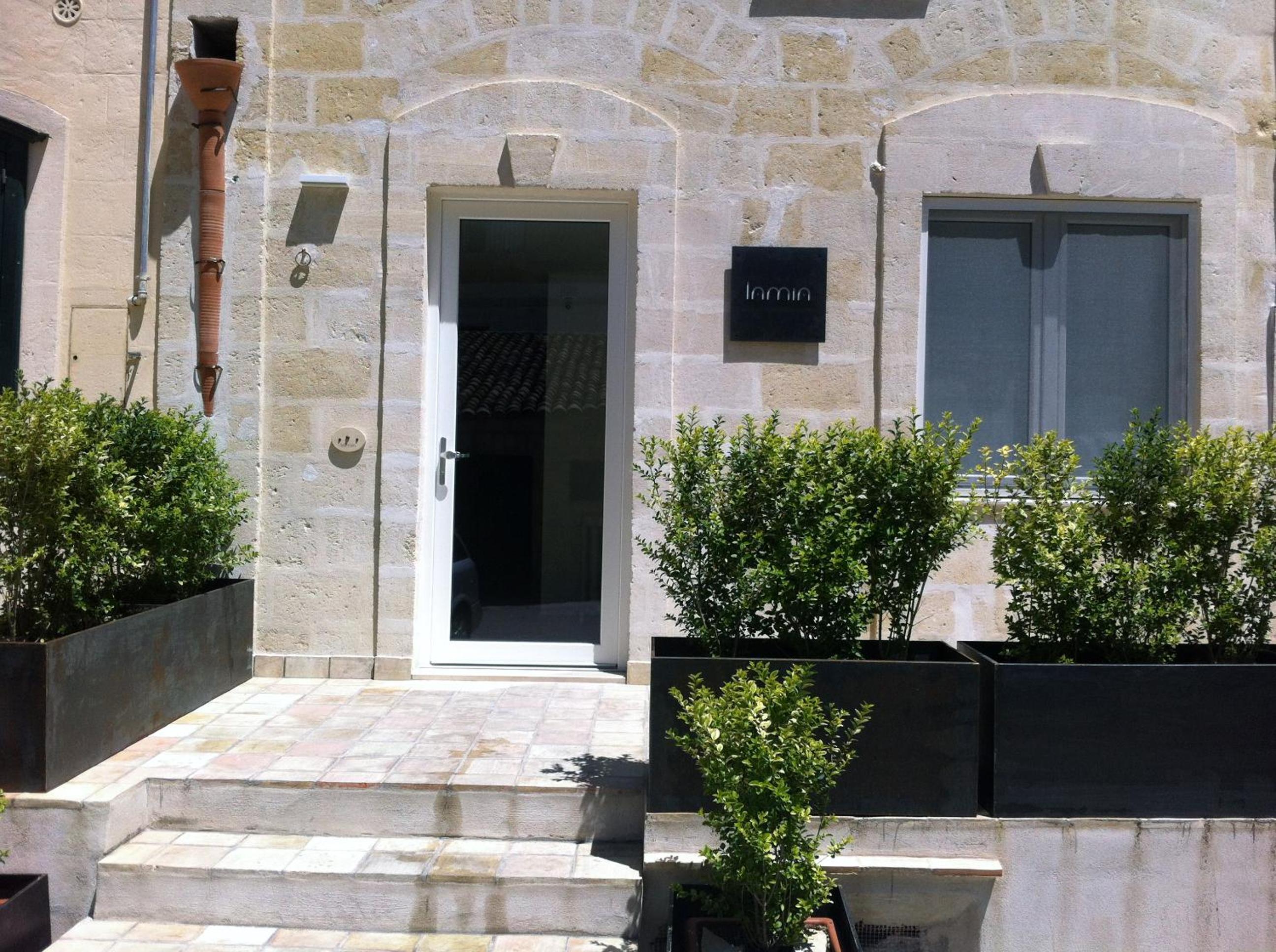 Lamia Room Rentals