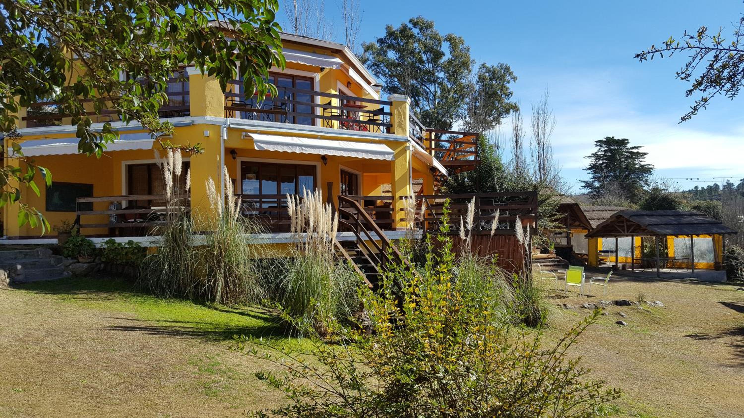 LAS PRINCESAS Cabañas frente al rio