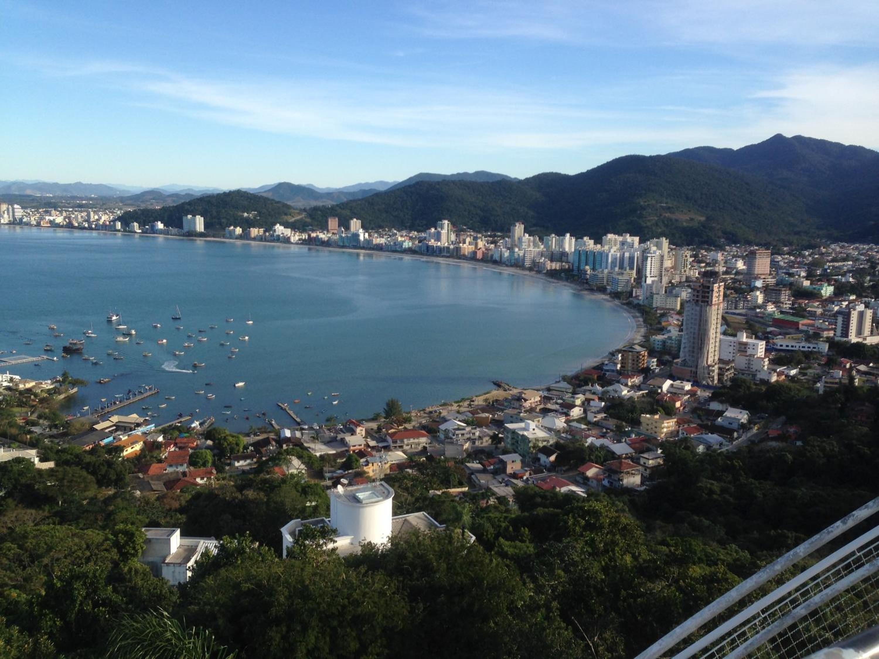 Apartamento em Meia Praia