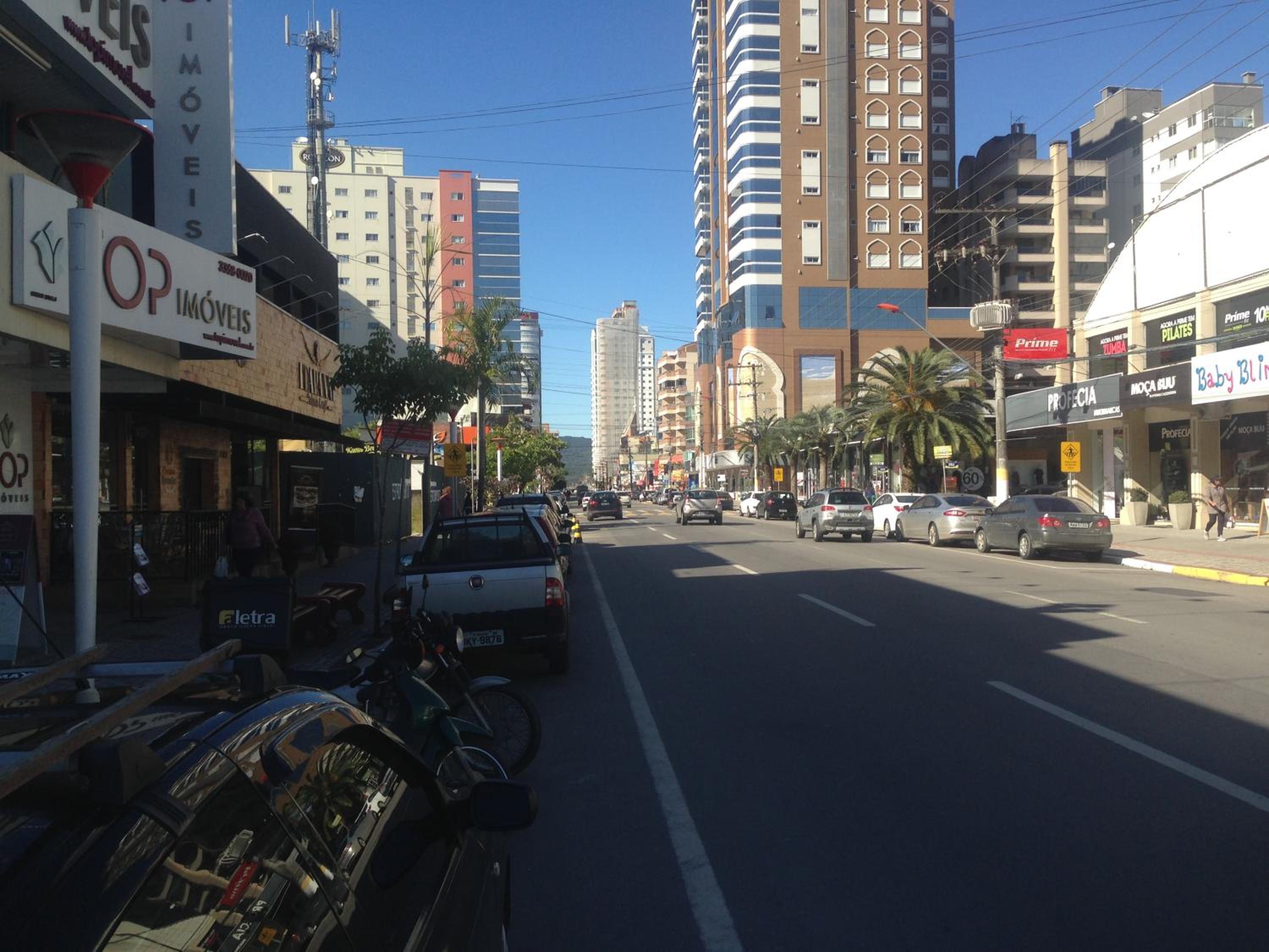 Apartamento em Meia Praia