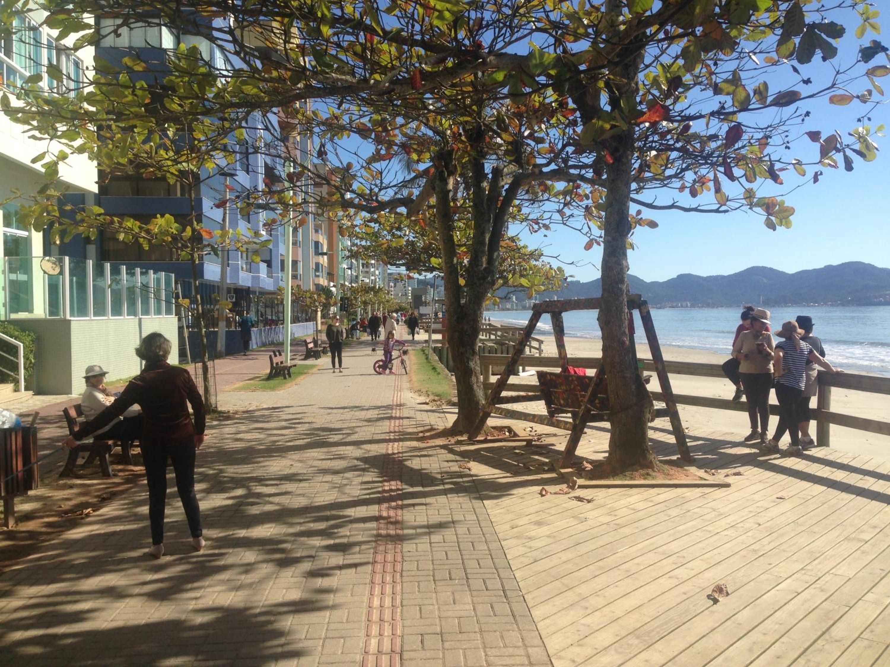 Apartamento em Meia Praia