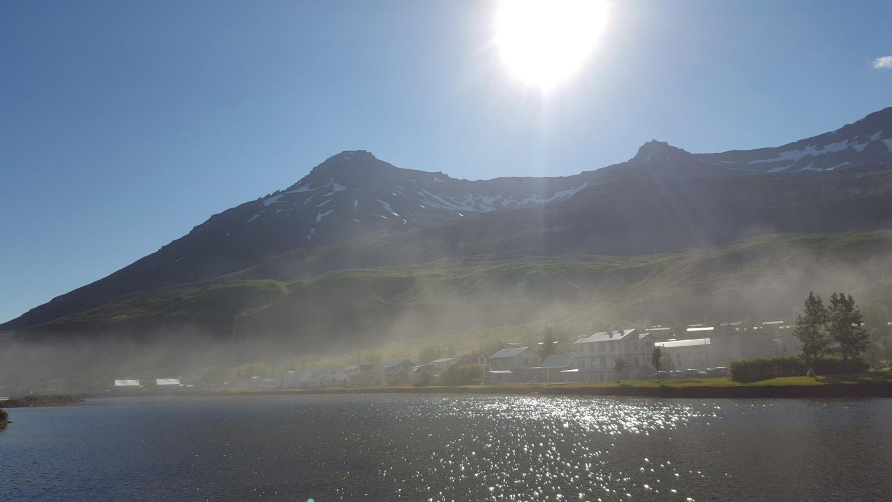 Við Lónið Guesthouse