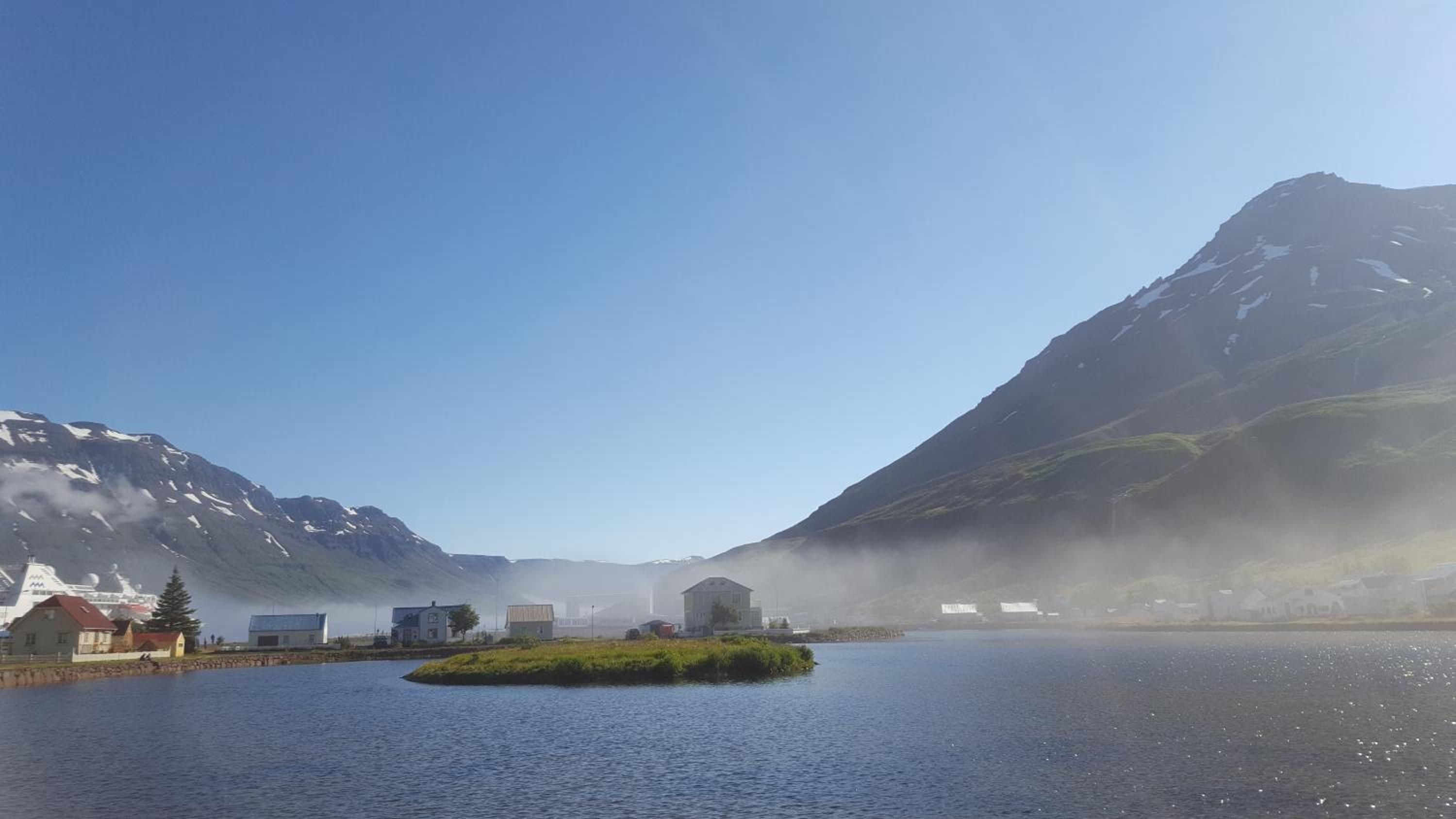 Við Lónið Guesthouse