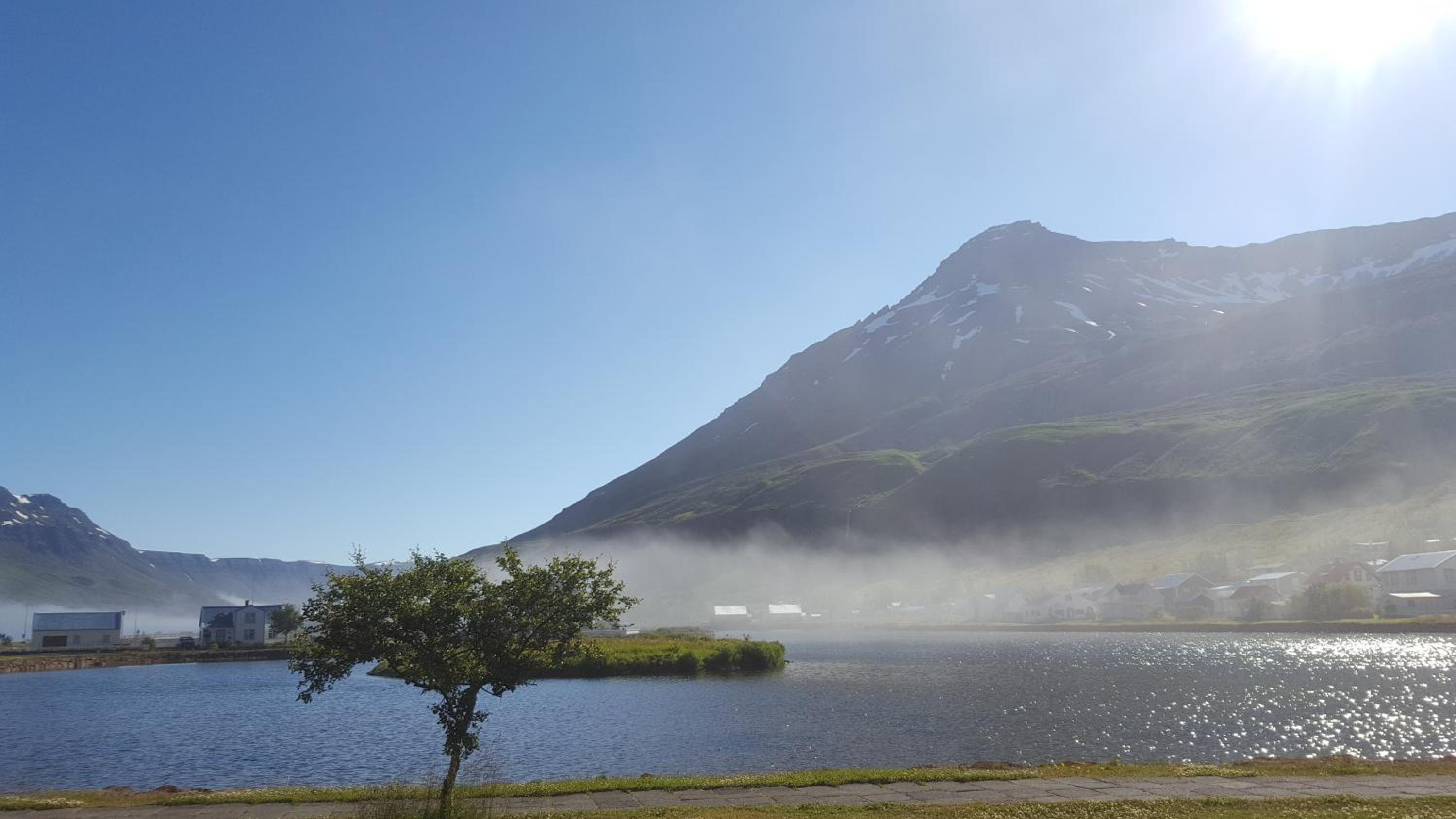 Við Lónið Guesthouse