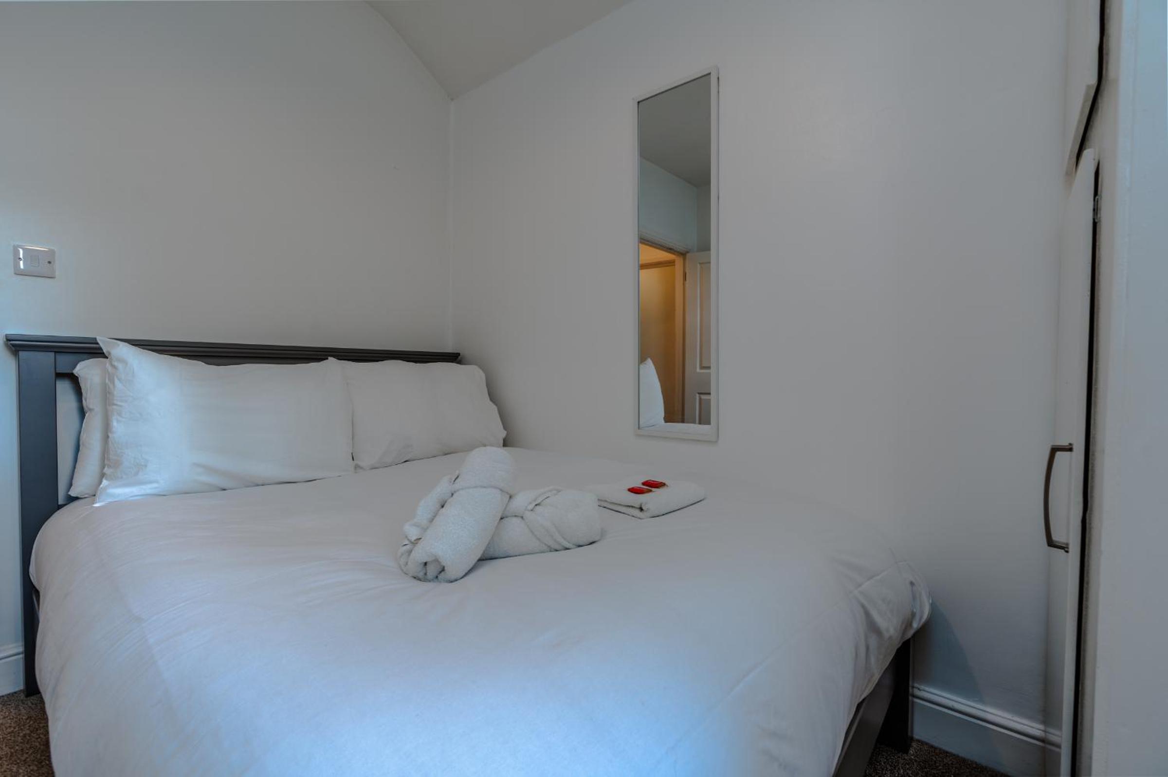 Spacious 3BR unit w/ free parking