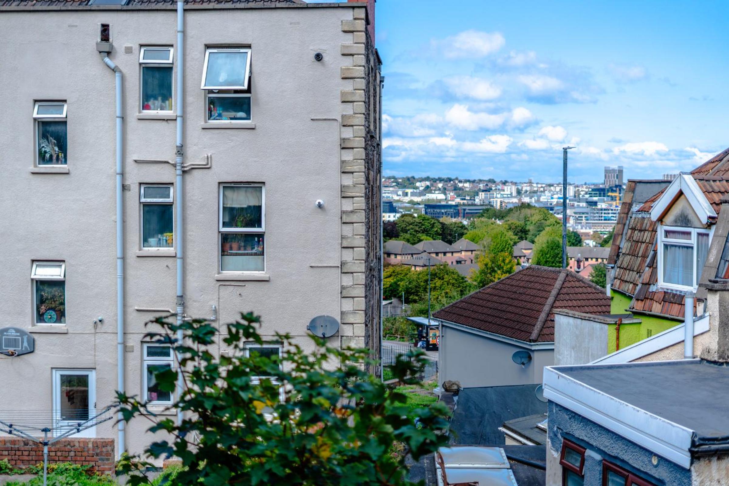 Spacious 3BR unit w/ free parking