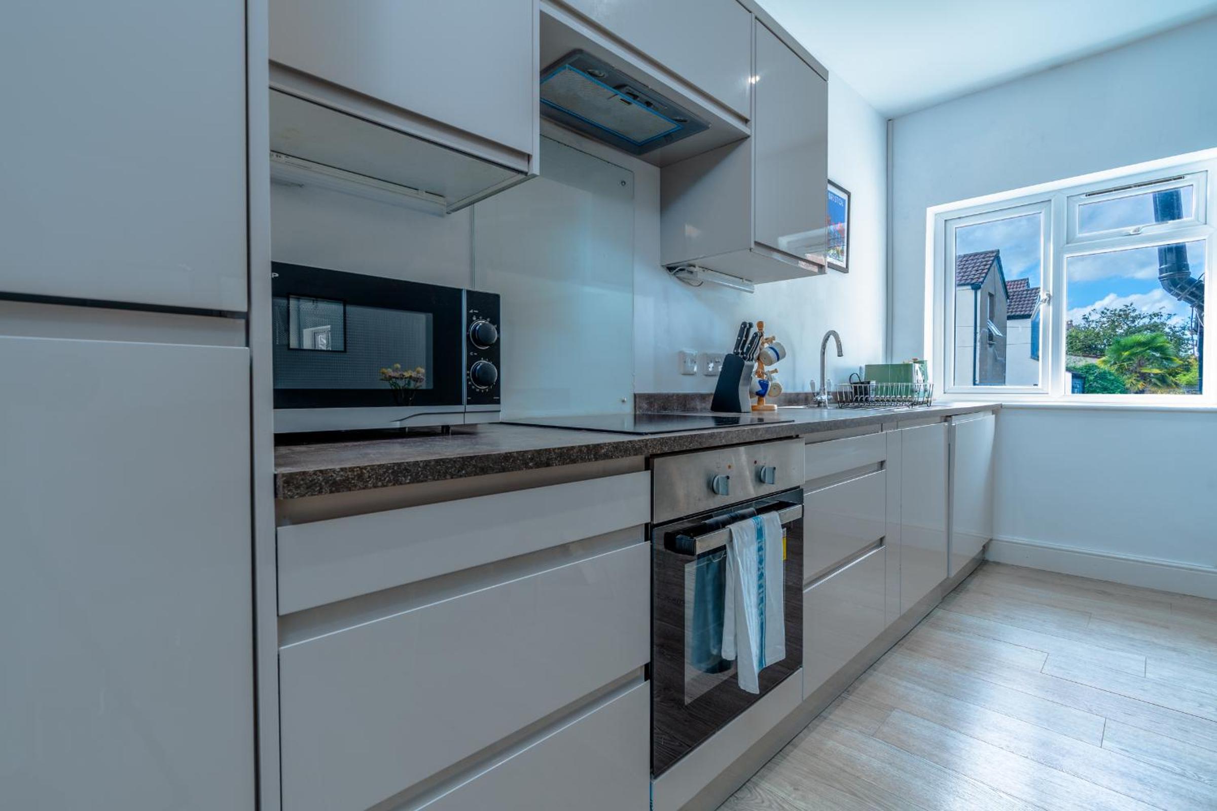 Spacious 3BR unit w/ free parking