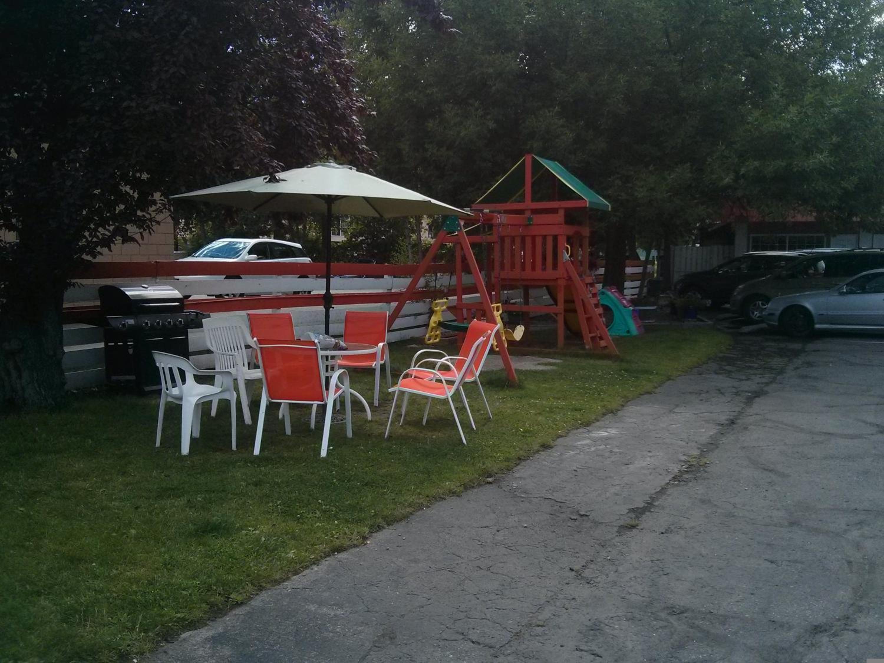 Holiday House Motel