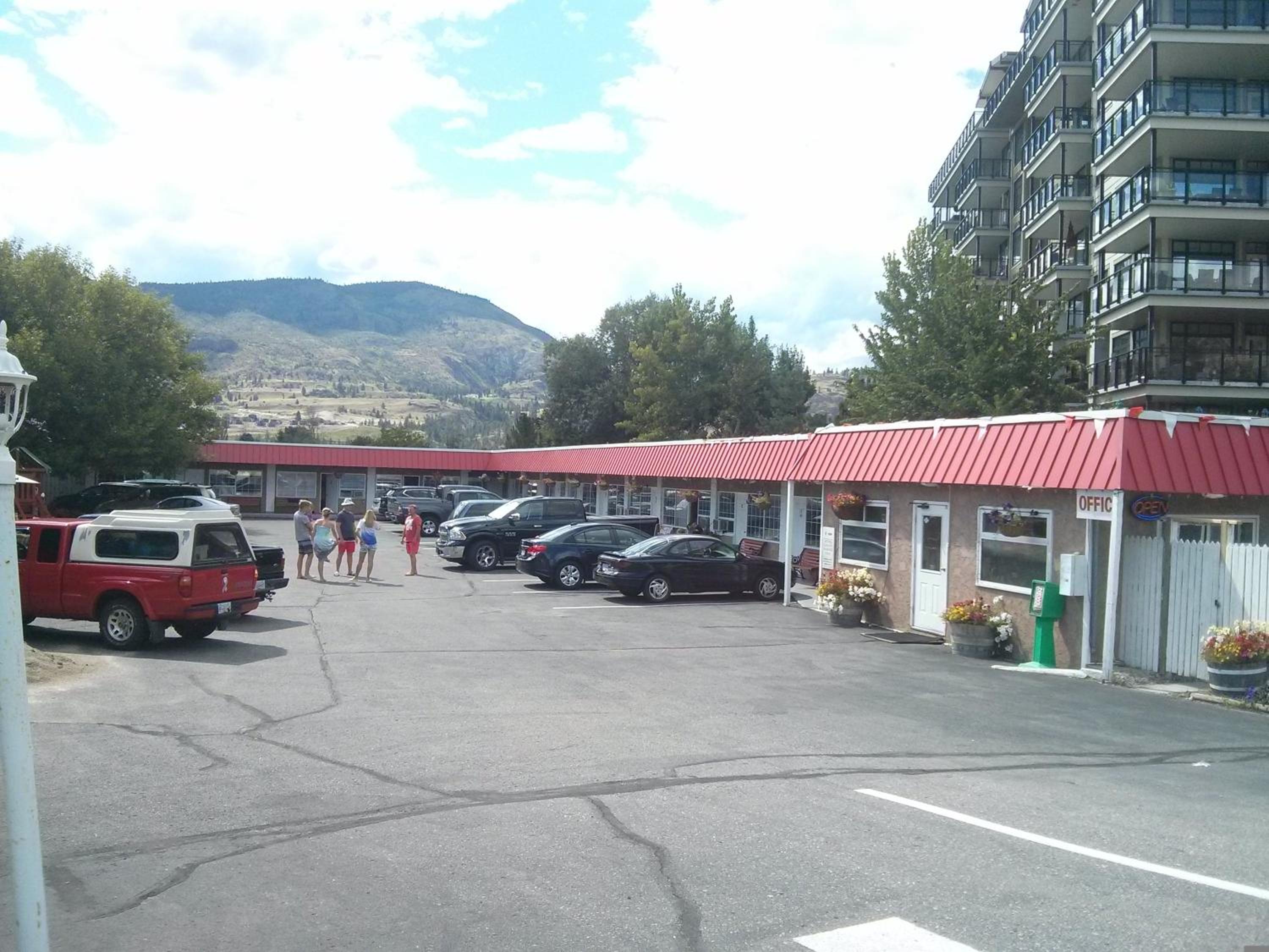 Holiday House Motel