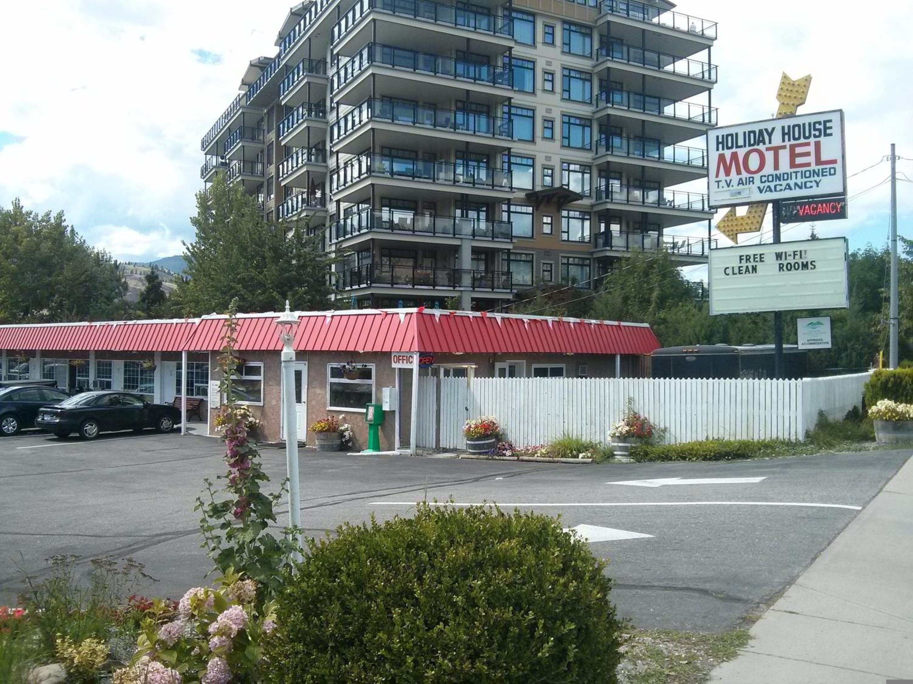 Holiday House Motel