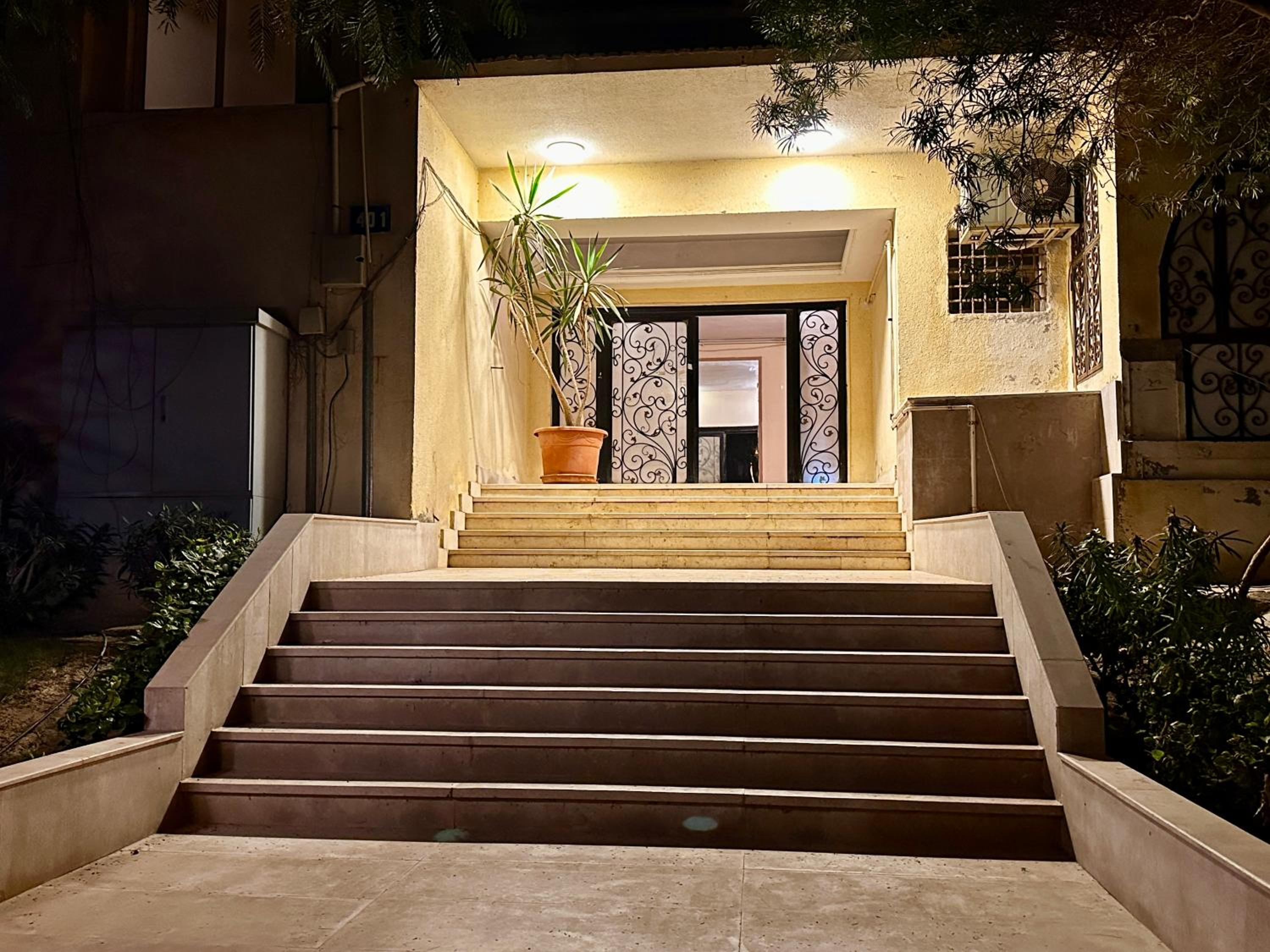 Vintage Charm & Spacious Comfort in Zayed 2000 - only families & single travelers