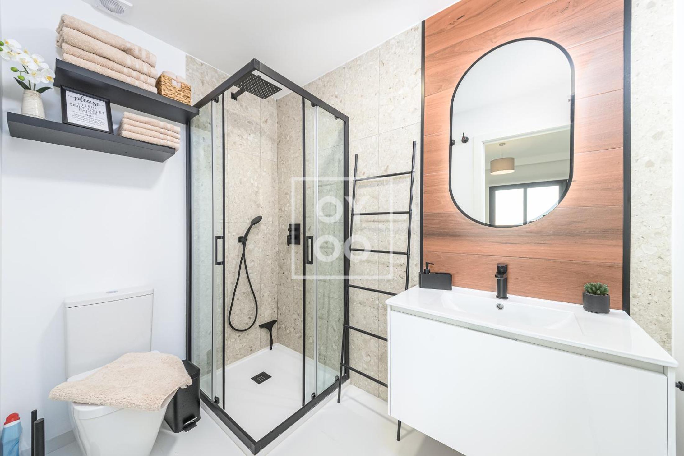 Solana Boutique Apartment, pool, serenity and views, by OYOOSTAYS