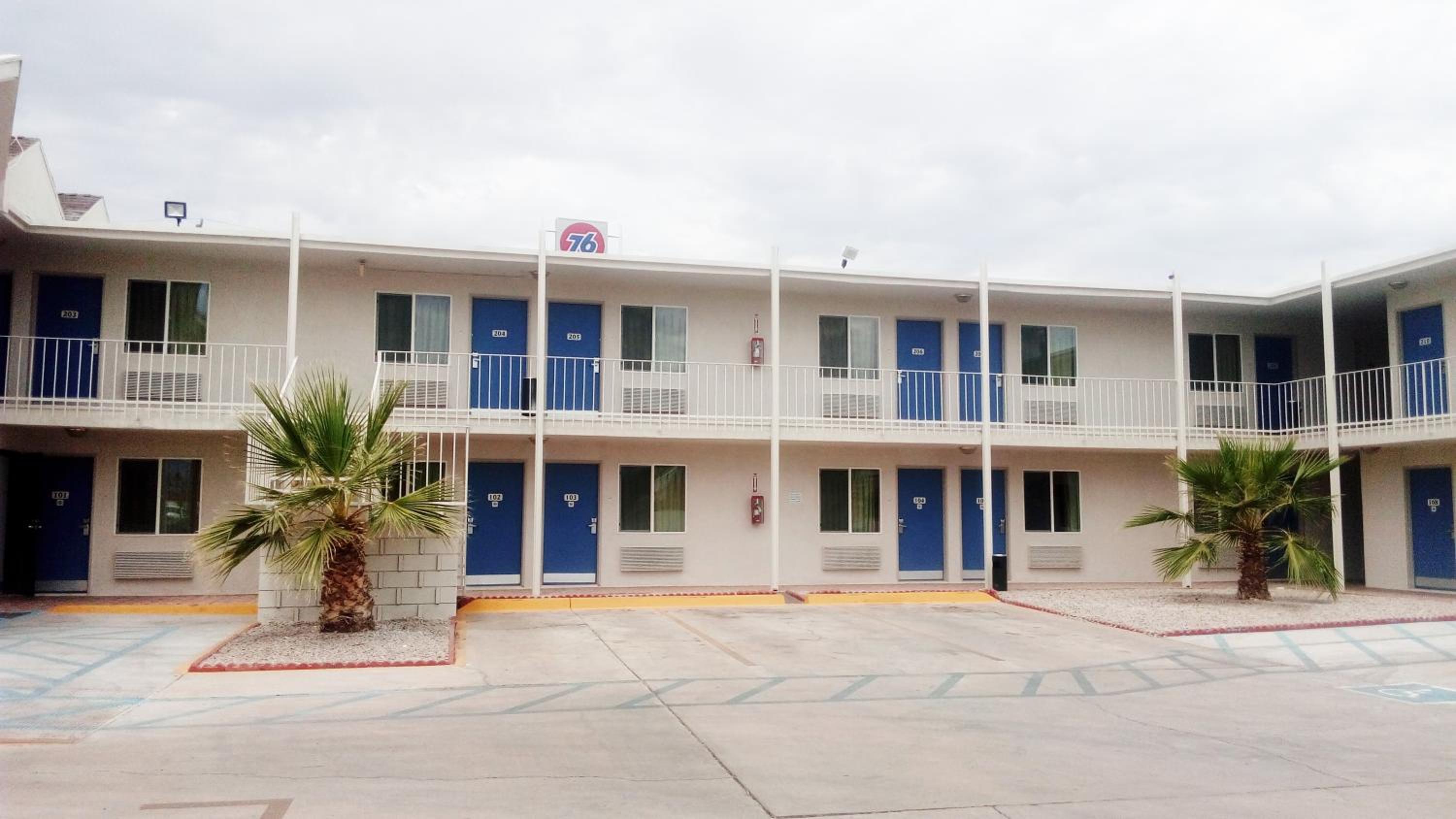 Blythe Vacations - Motel 6-Blythe, CA - South - Property Image 3