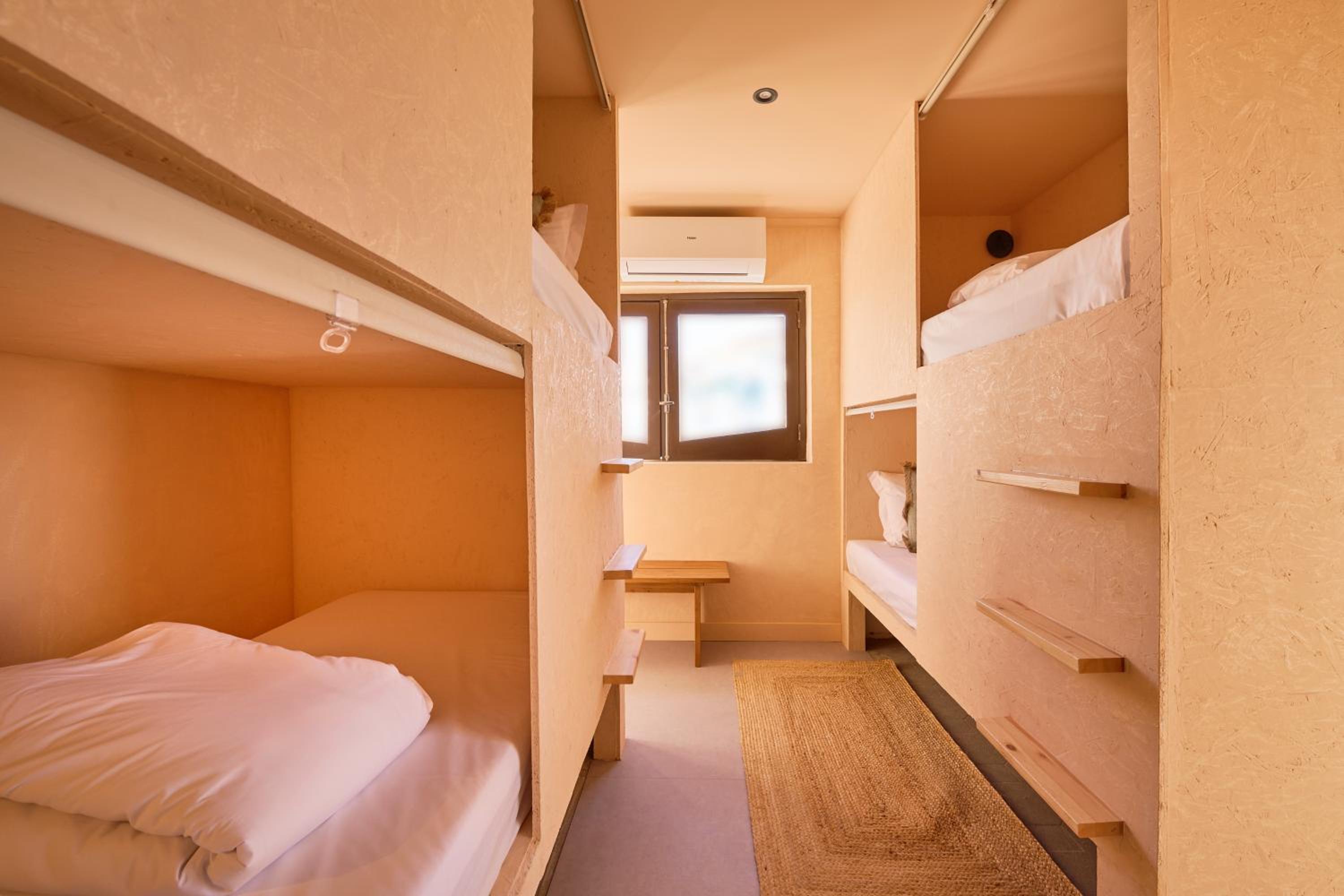 Wander Surf House