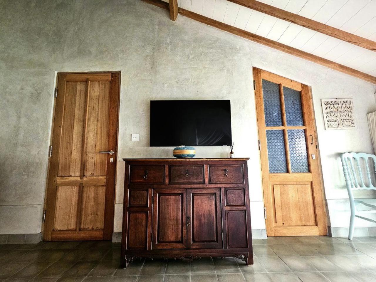 Villa Hibou - New Tropical Luxury 2BR near Canggu