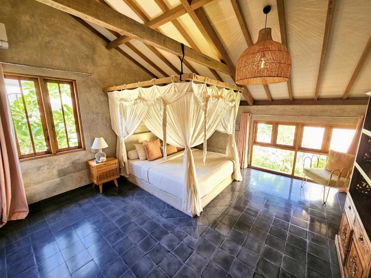 Villa Hibou - New Tropical Luxury 2BR near Canggu