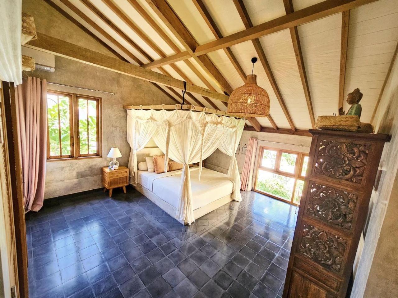Villa Hibou - New Tropical Luxury 2BR near Canggu
