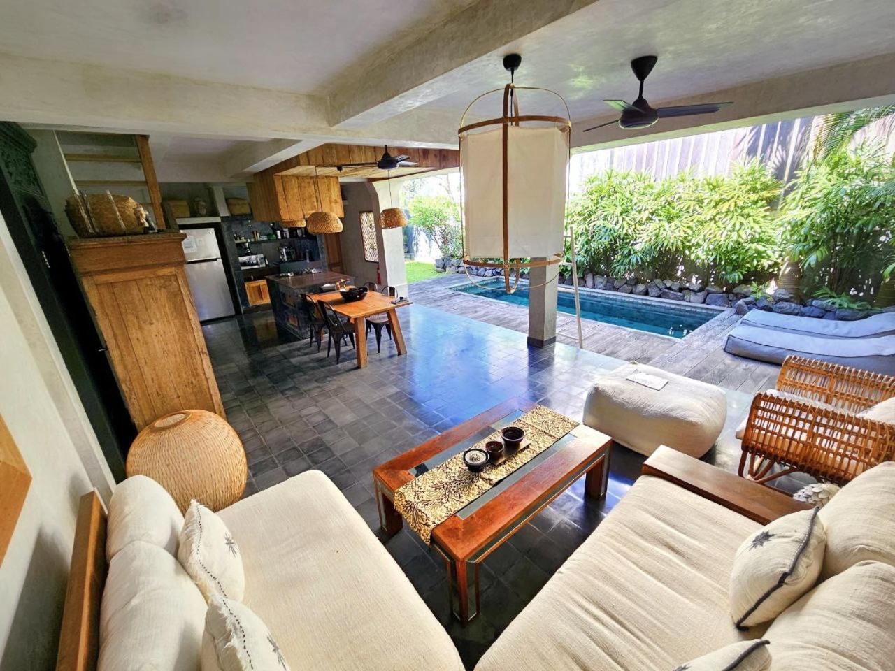 Villa Hibou - New Tropical Luxury 2BR near Canggu