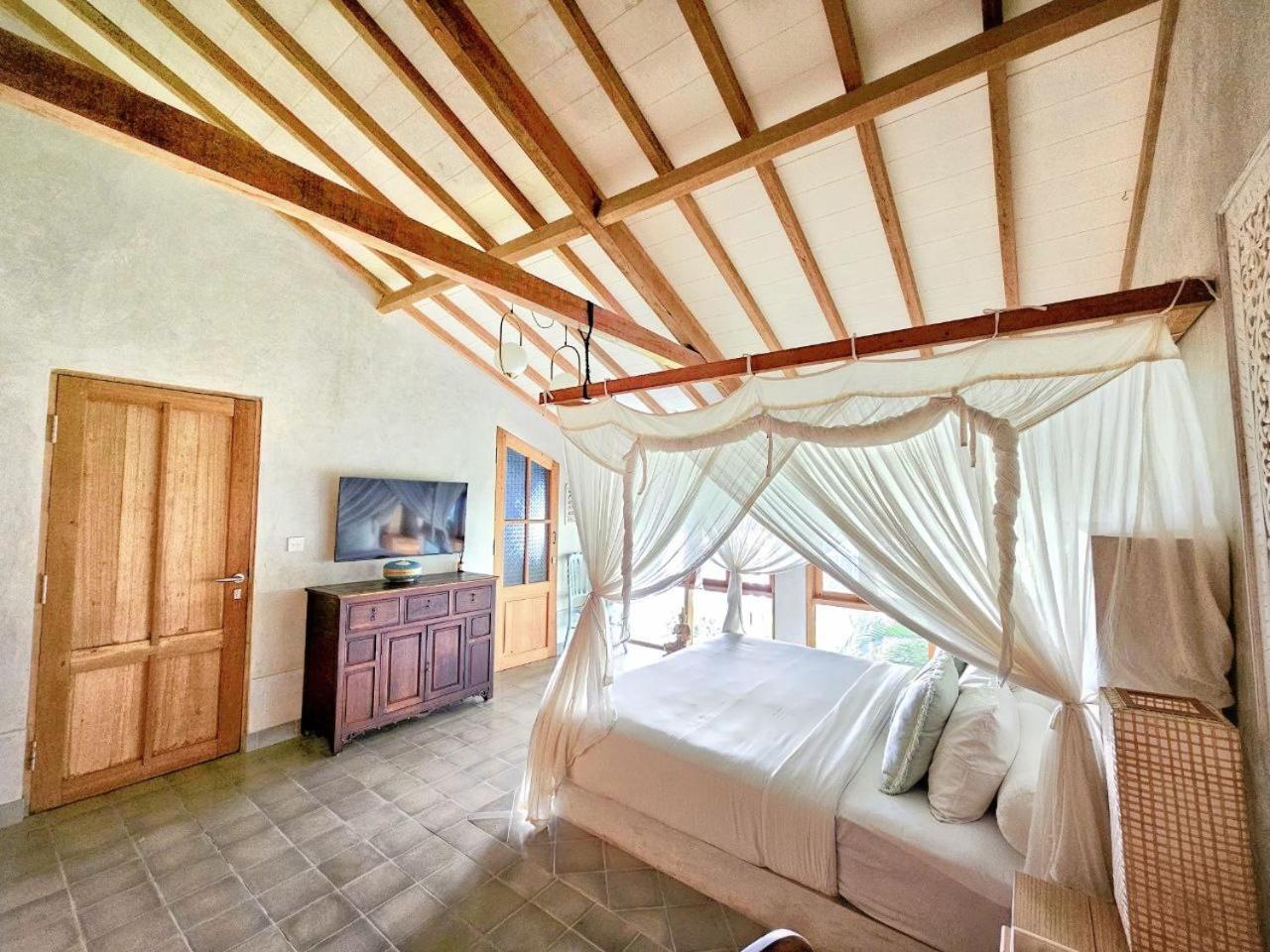 Villa Hibou - New Tropical Luxury 2BR near Canggu